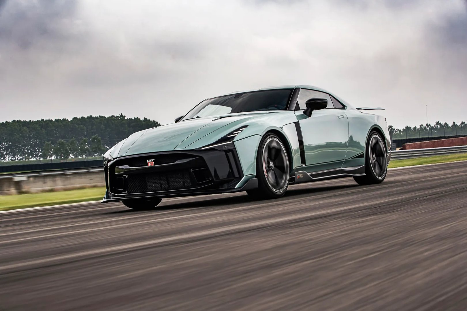 Nissan_GT-R50_by_Italdesign_1_generation__Coupe__13.jpg