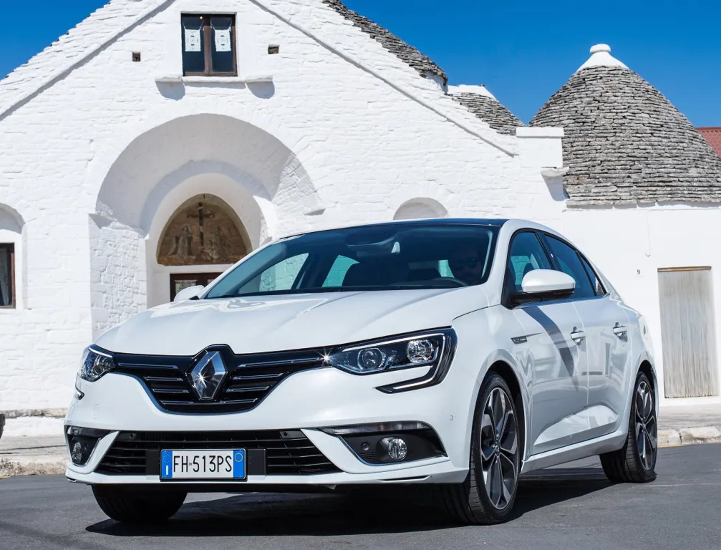 Renault_Megane_4_generation__Sedan__1.jpg