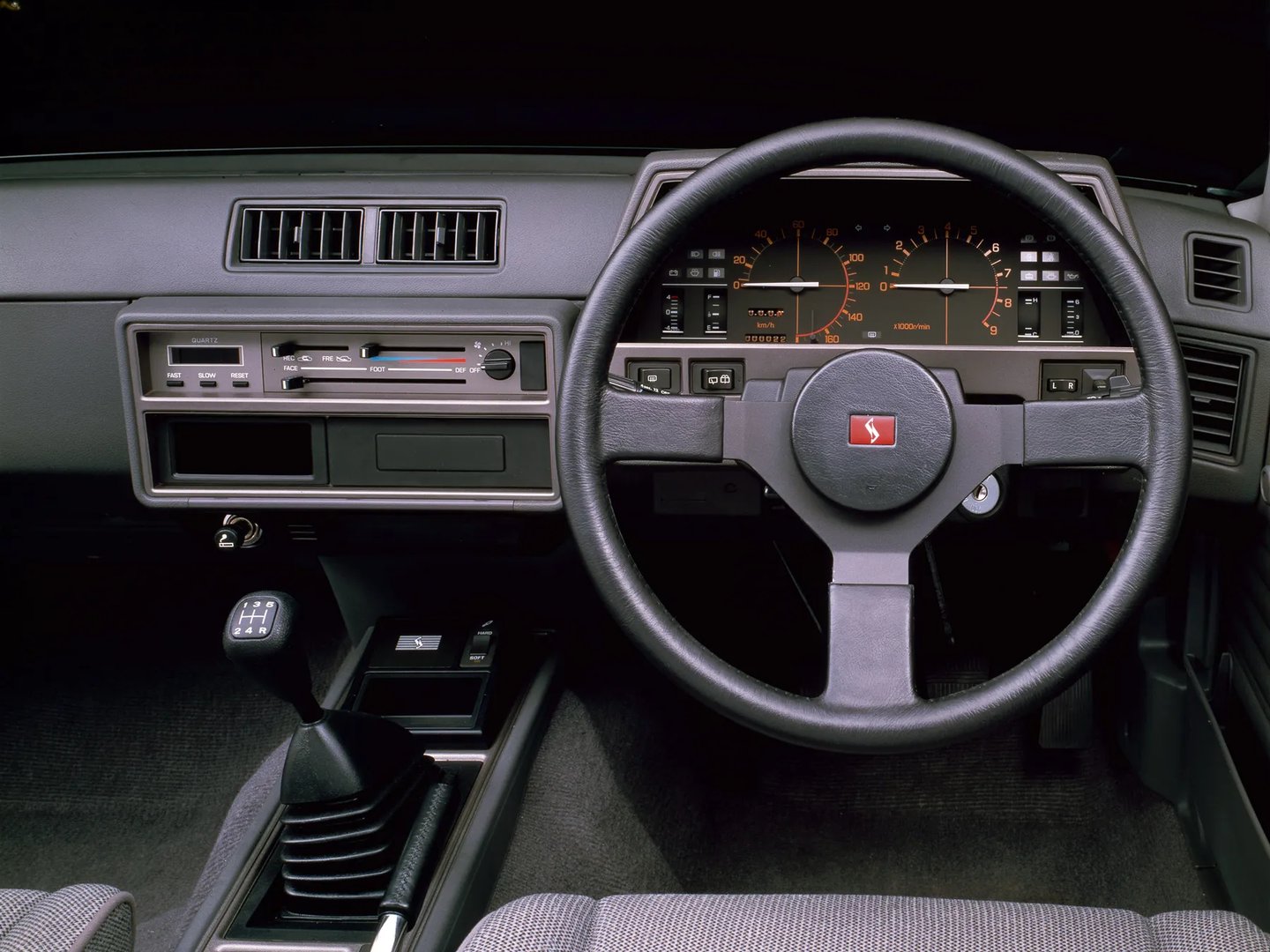Nissan_Skyline_6_generation__Sedan__11.jpg