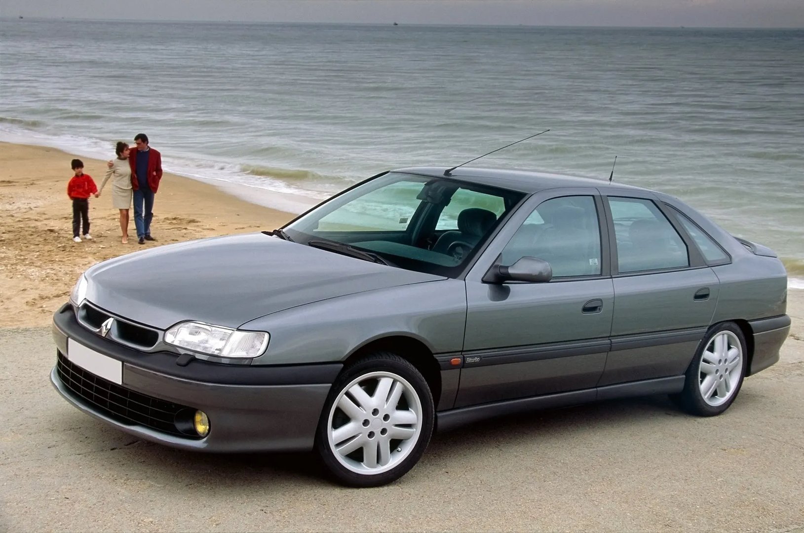 Renault_Safrane_1_generation__Hatchback_5-door__9.jpg
