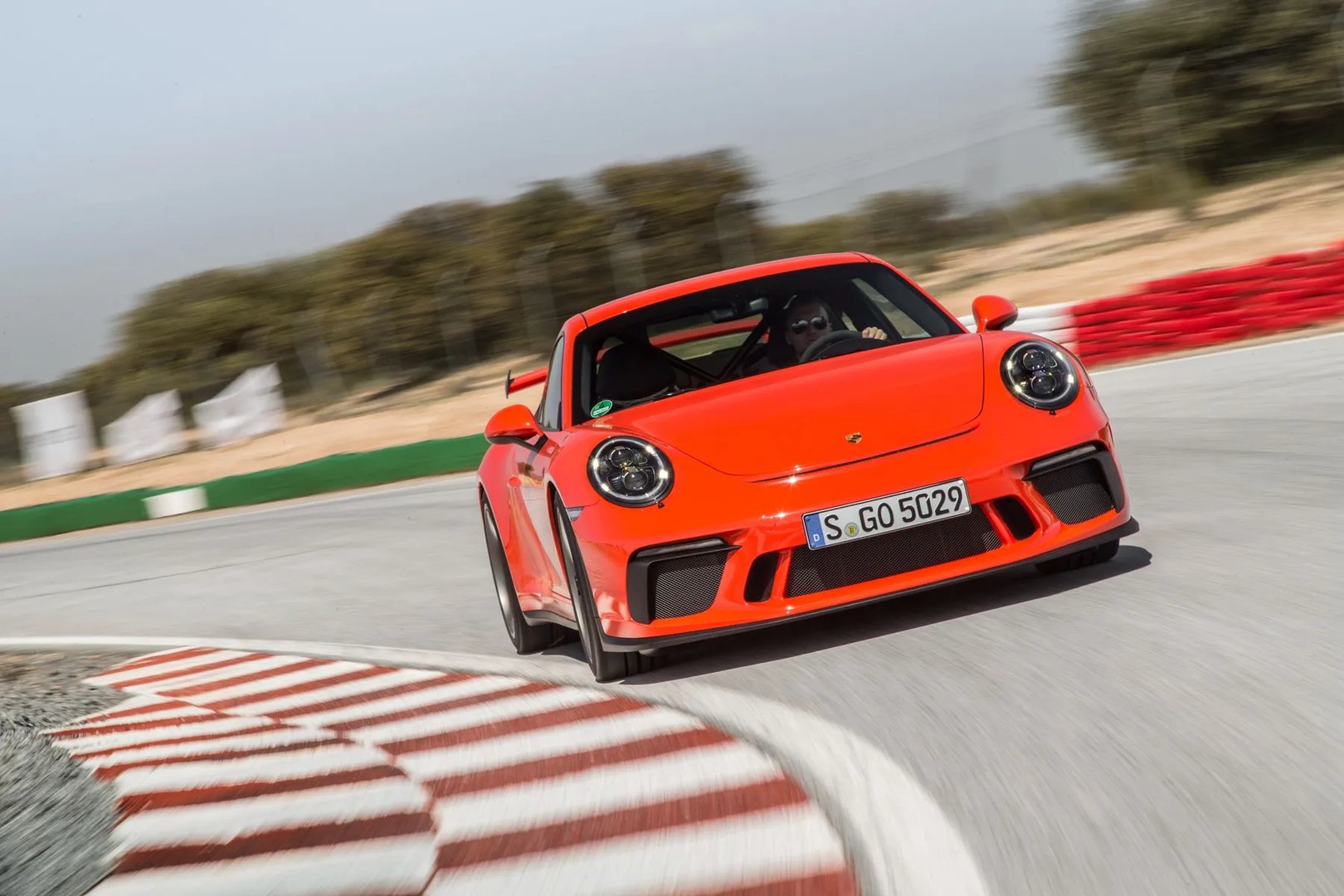 Porsche_911_GT3_3_generation_restyling__Coupe__4.jpg