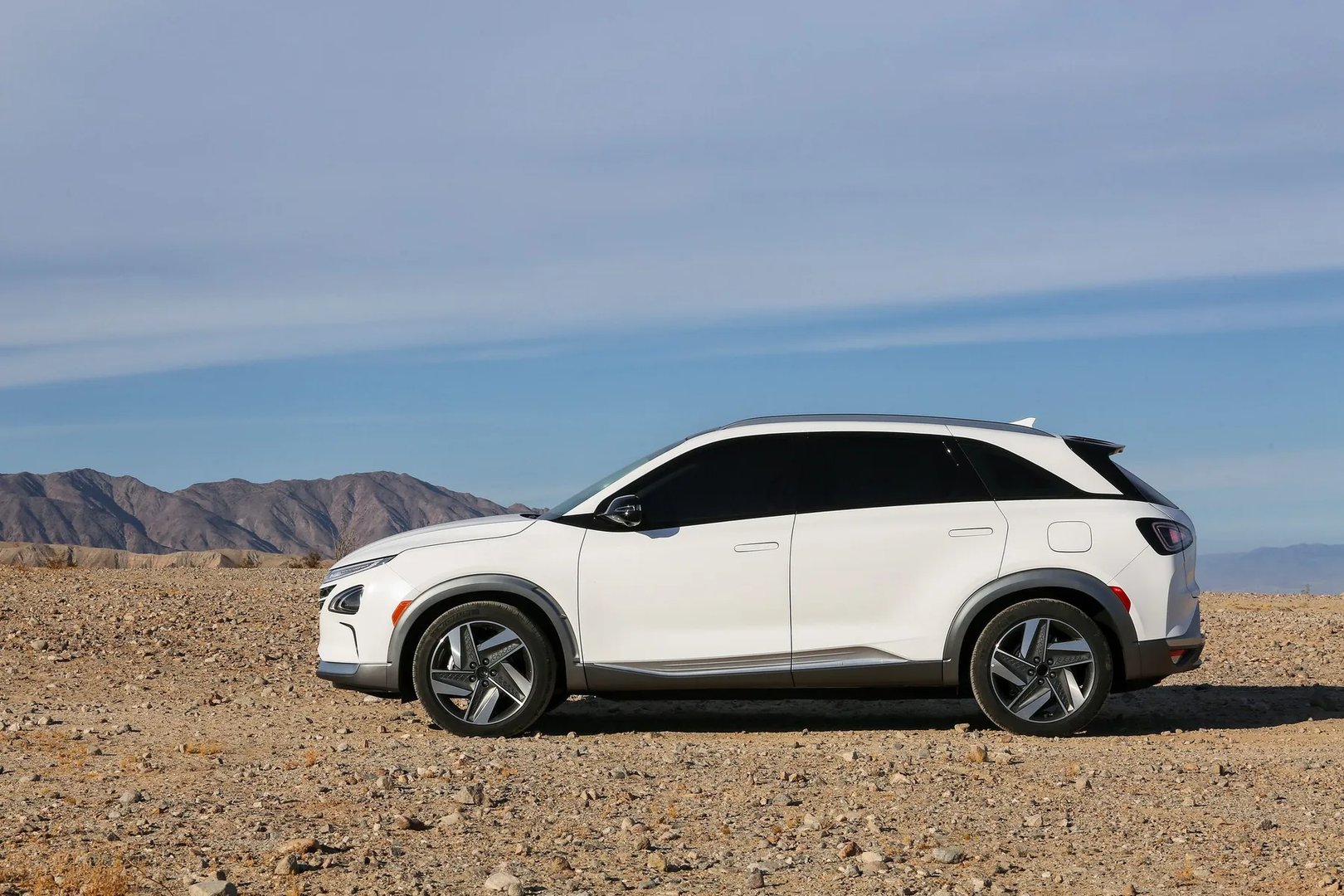Hyundai_Nexo_1_generation__SUV_5-doors__3.jpg