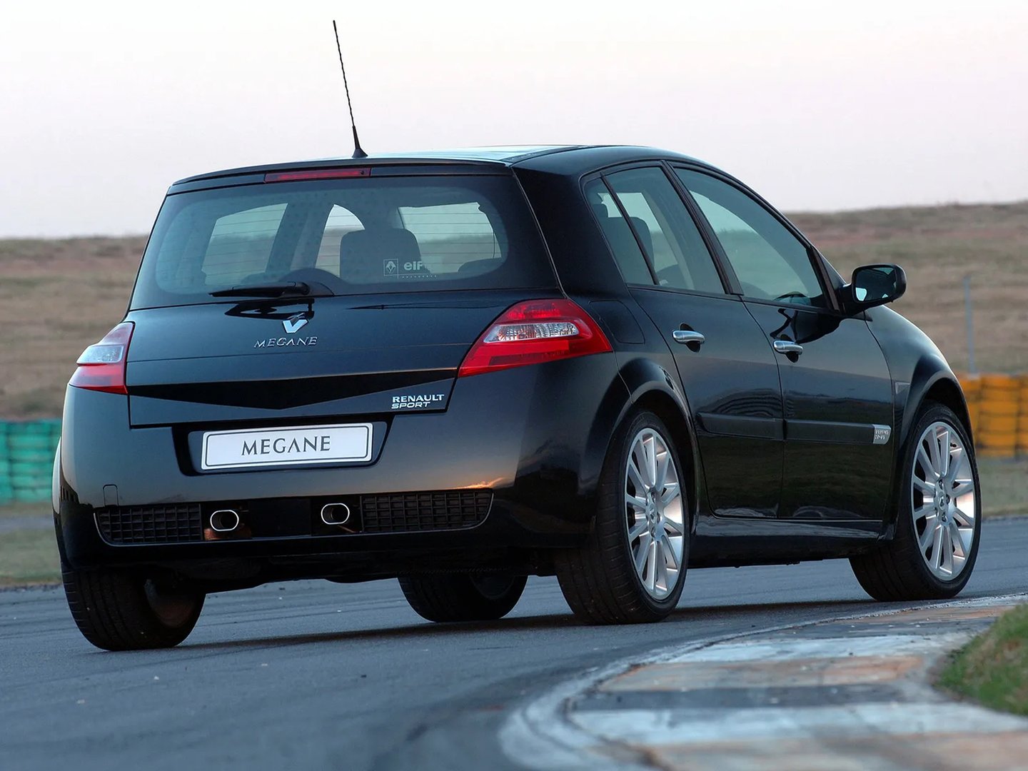 Renault_Megane_RS_2_generation_restyling__Hatchback_5-door__11.jpg