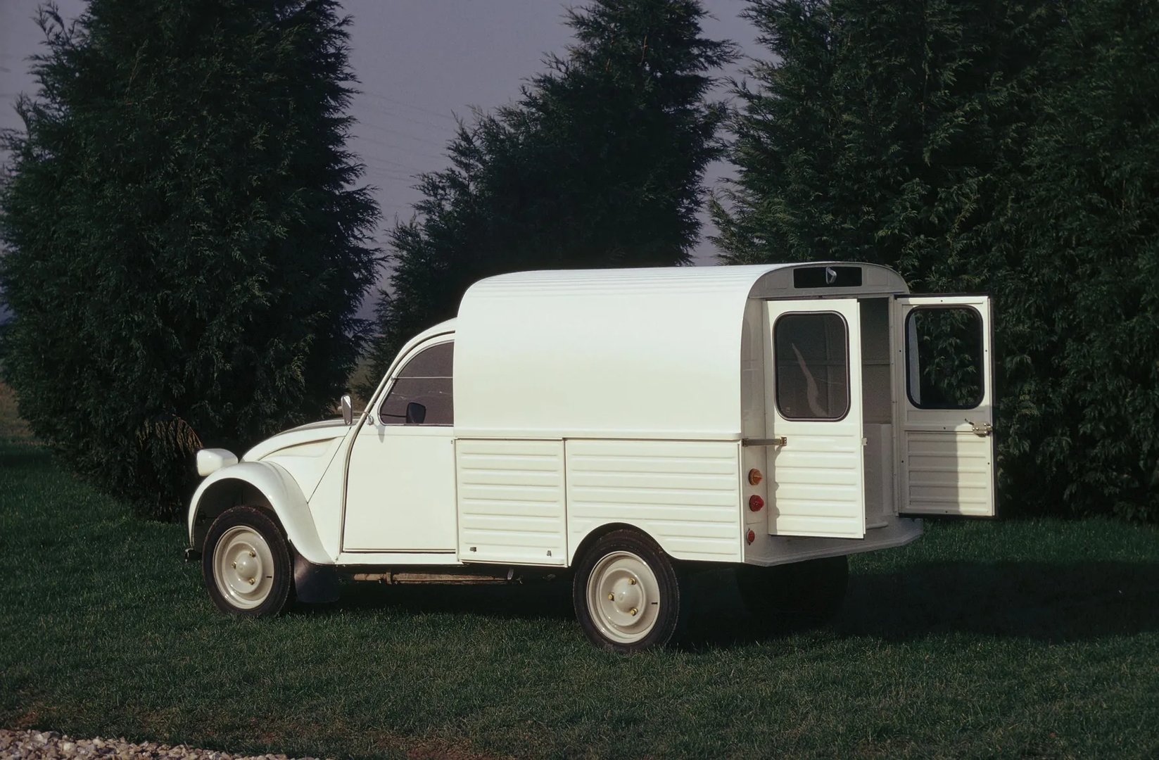 Citroen_2_CV_1_generation__Van__1.jpg