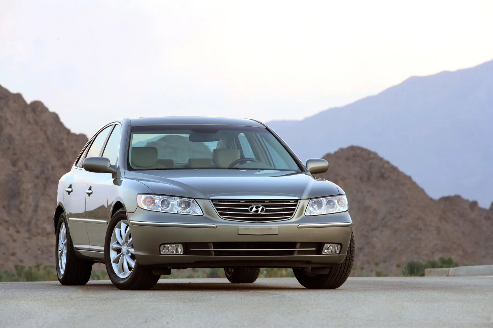 Hyundai_Azera_1_generation__Sedan__11.jpg