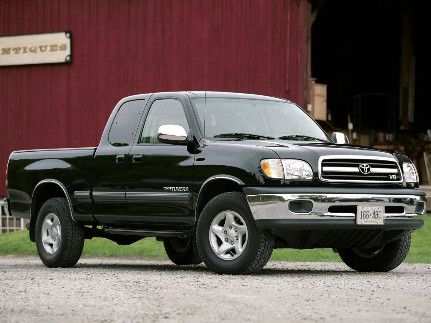 Toyota_Tundra_1_generation__Pickup_1.5-cab__7.jpg