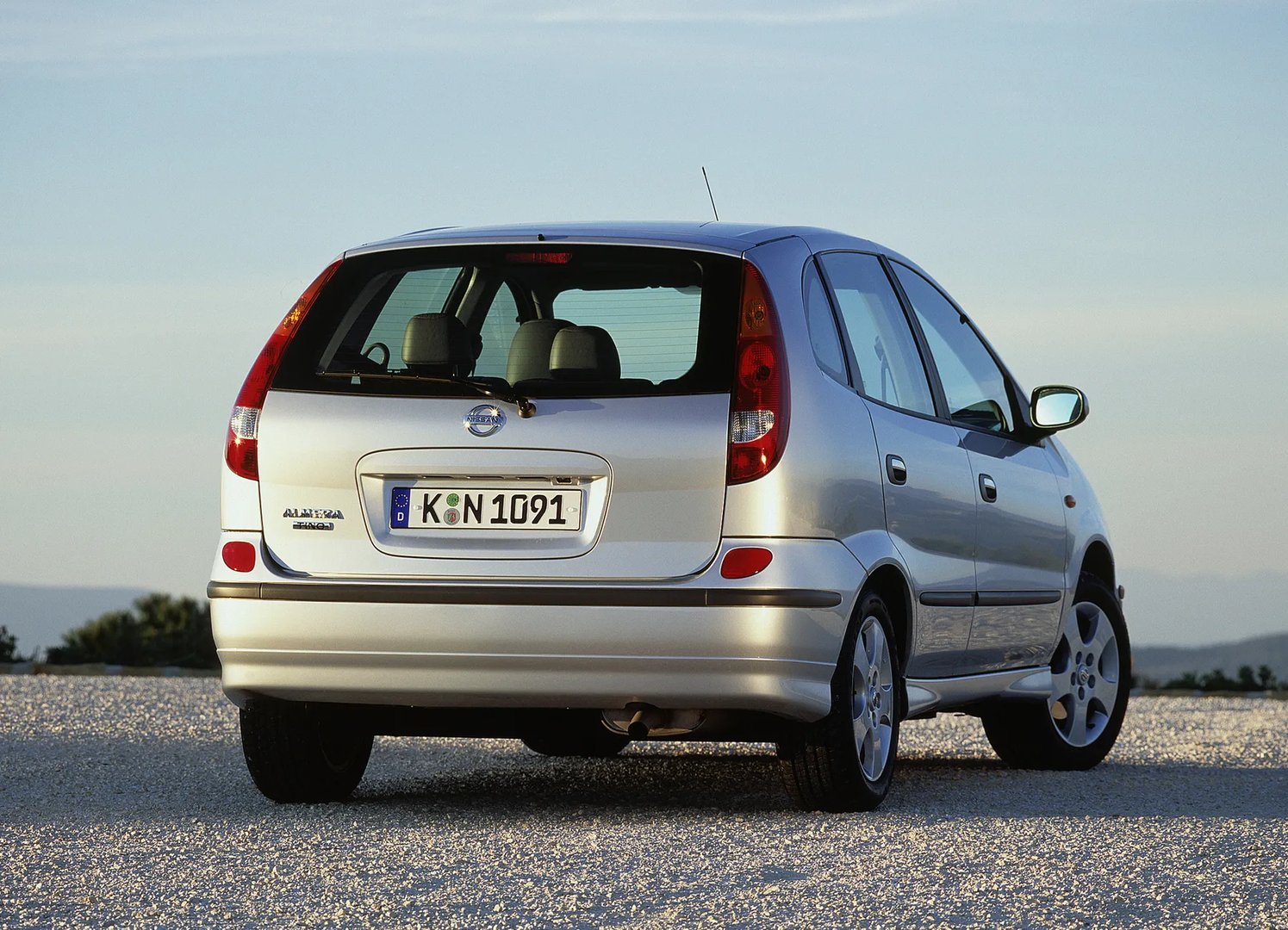 Nissan_Almera_Tino_1_generation_restyling__Minivan__1.jpg