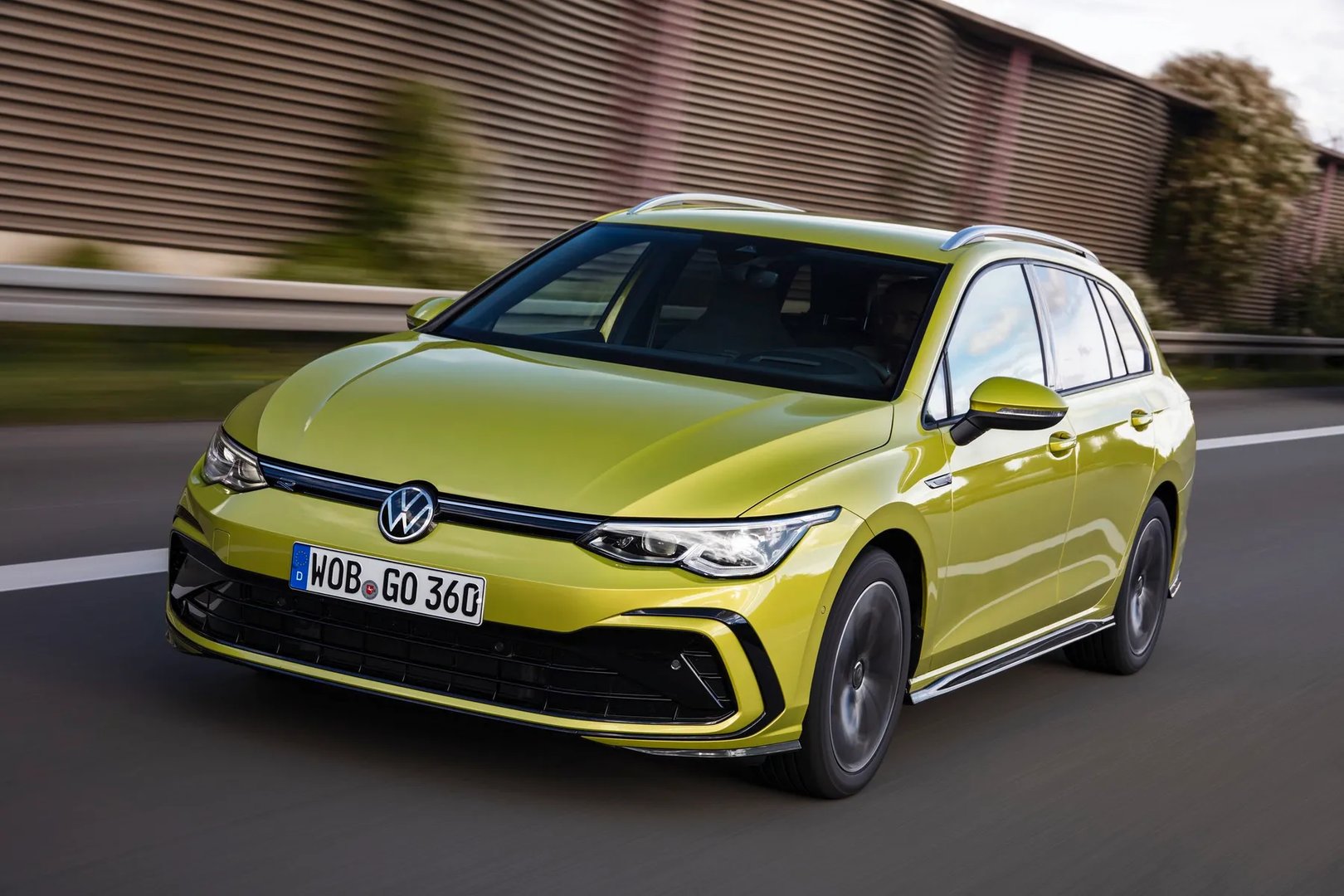 Volkswagen_Golf_8_generation__Estate__7.jpg