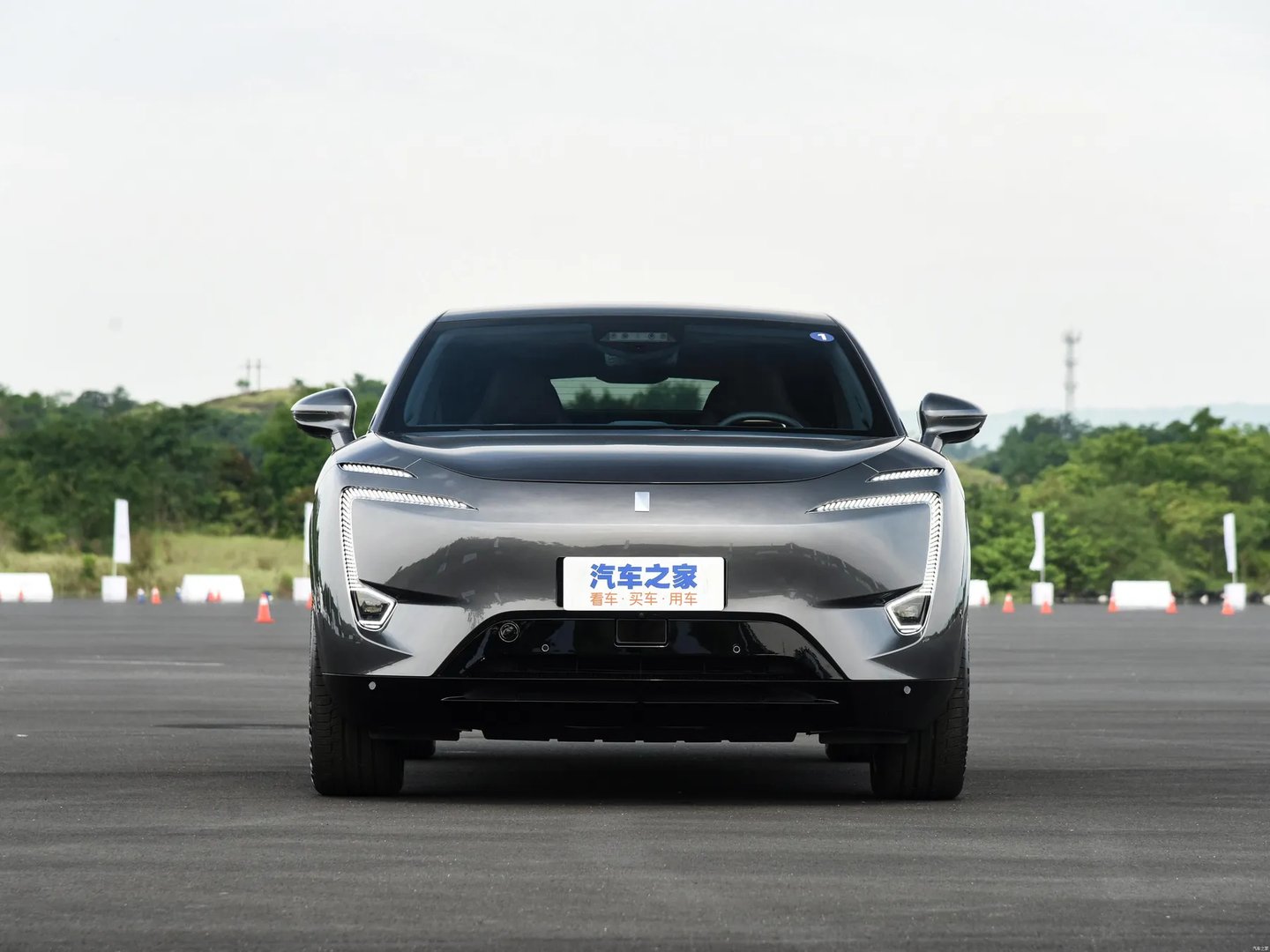 avatr_11_1_generation__SUV_5-doors__5.jpg