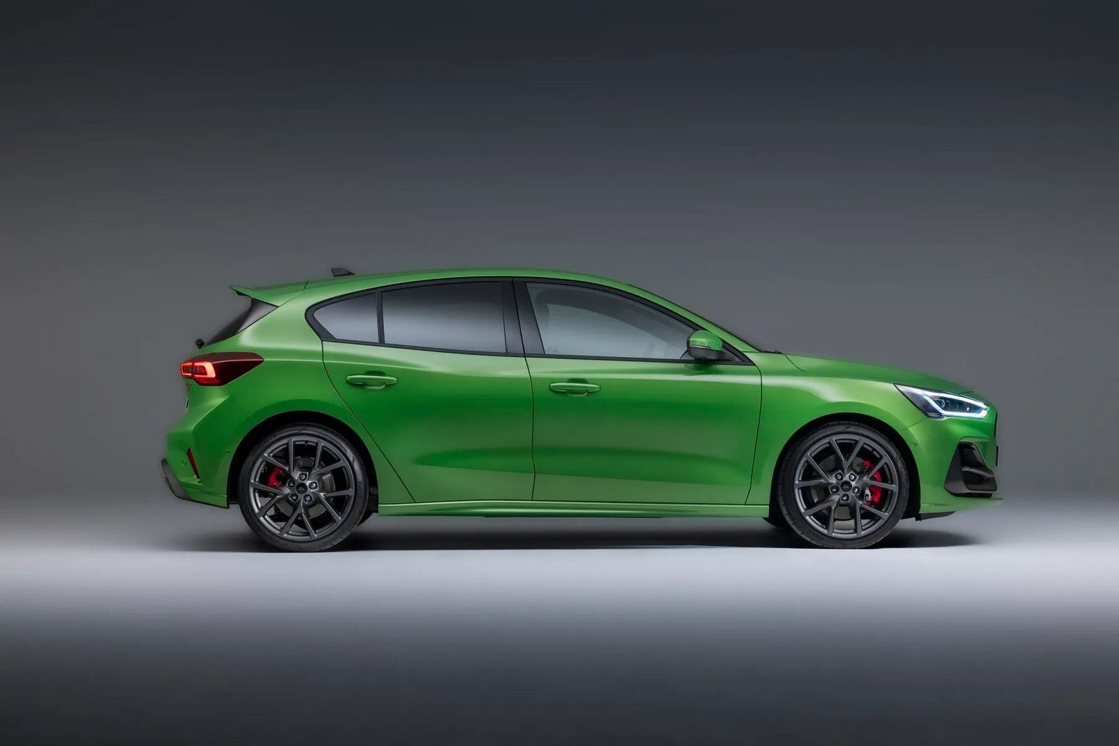 Ford_Focus_ST_4_generation_restyling_1__Hatchback_5-door__2.jpg