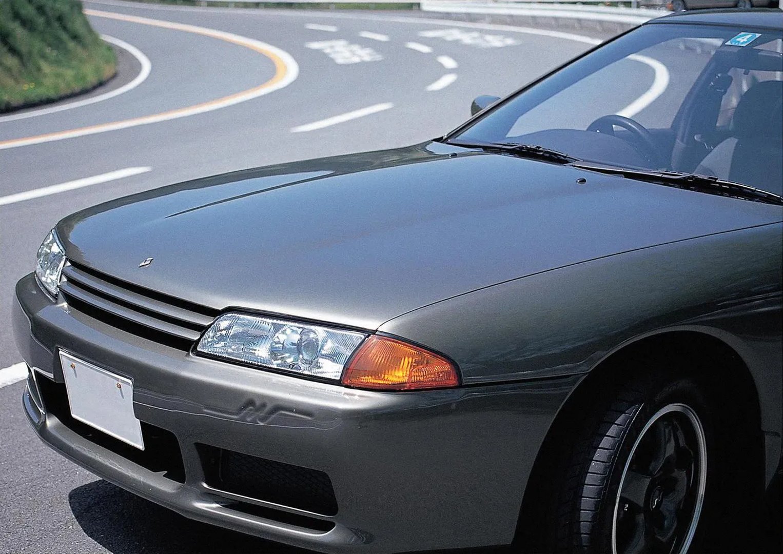 Nissan_Skyline_8_generation__Sedan__6.jpg