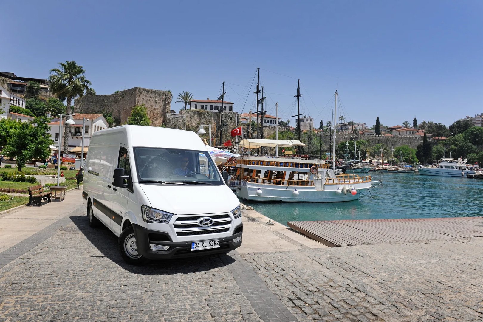 Hyundai_H350_1_generation__Van__13.jpg