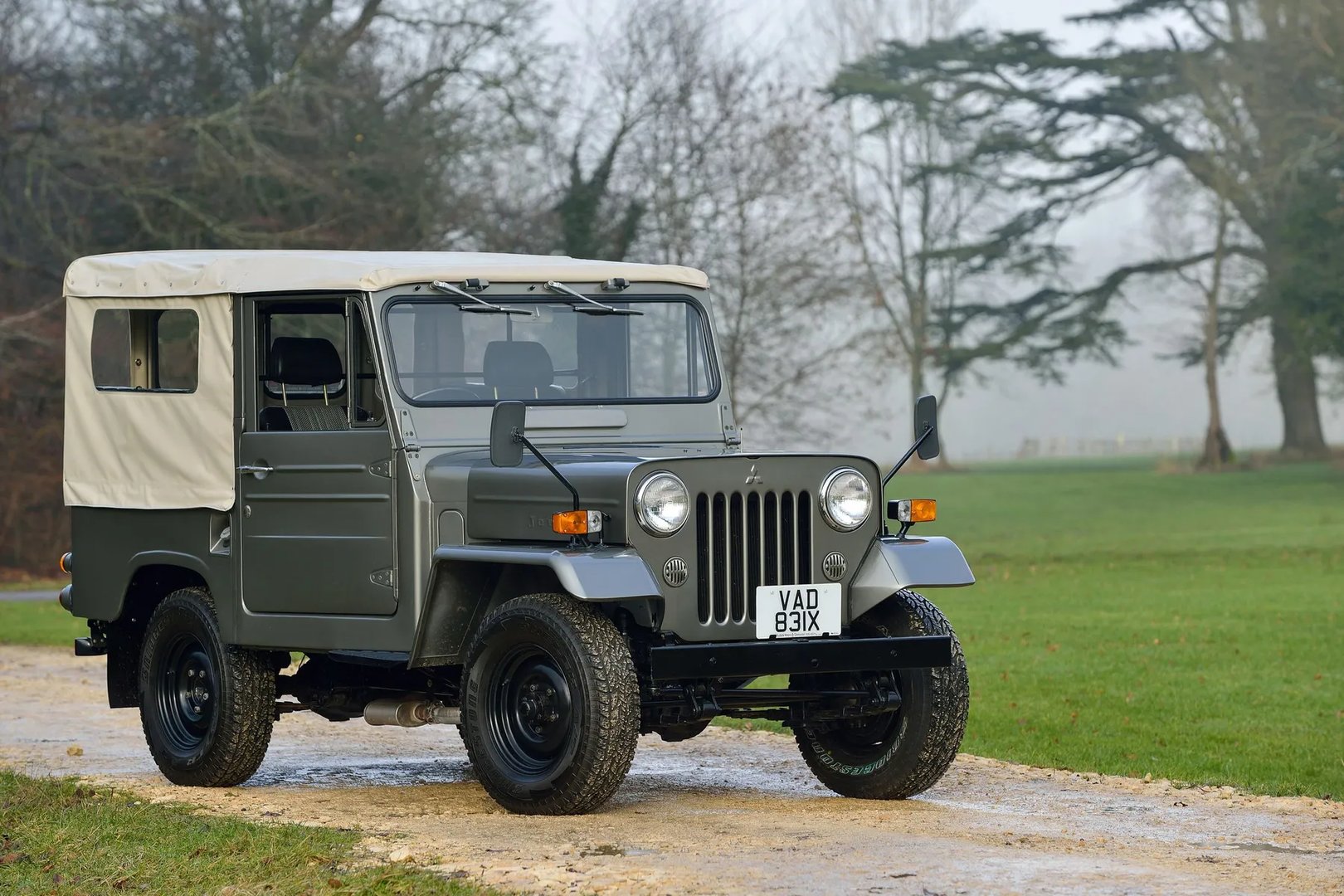 Mitsubishi_Jeep_J_1_generation__SUV_3-doors__5.jpg