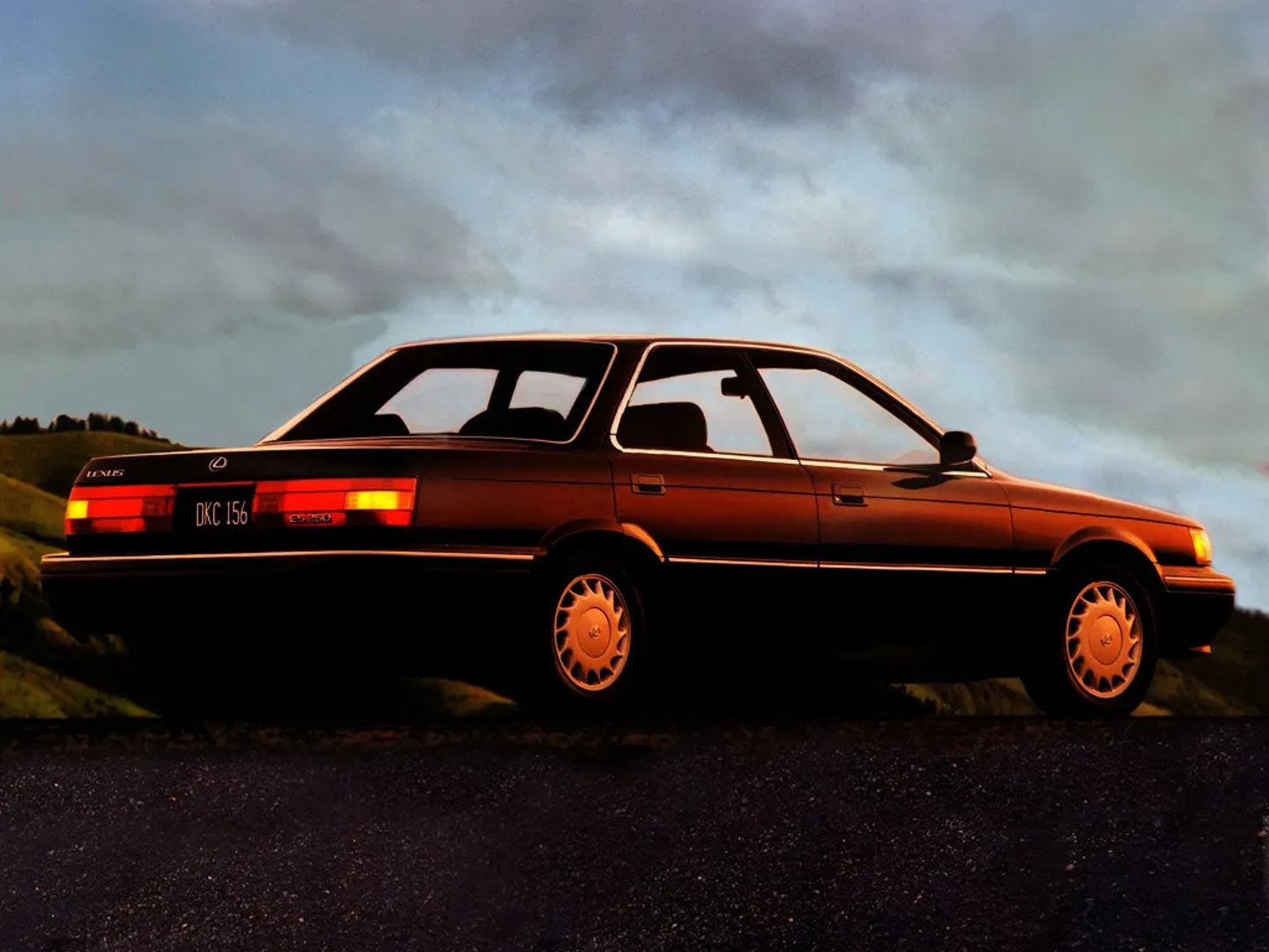 Lexus_ES_1_generation__Sedan__4.jpg
