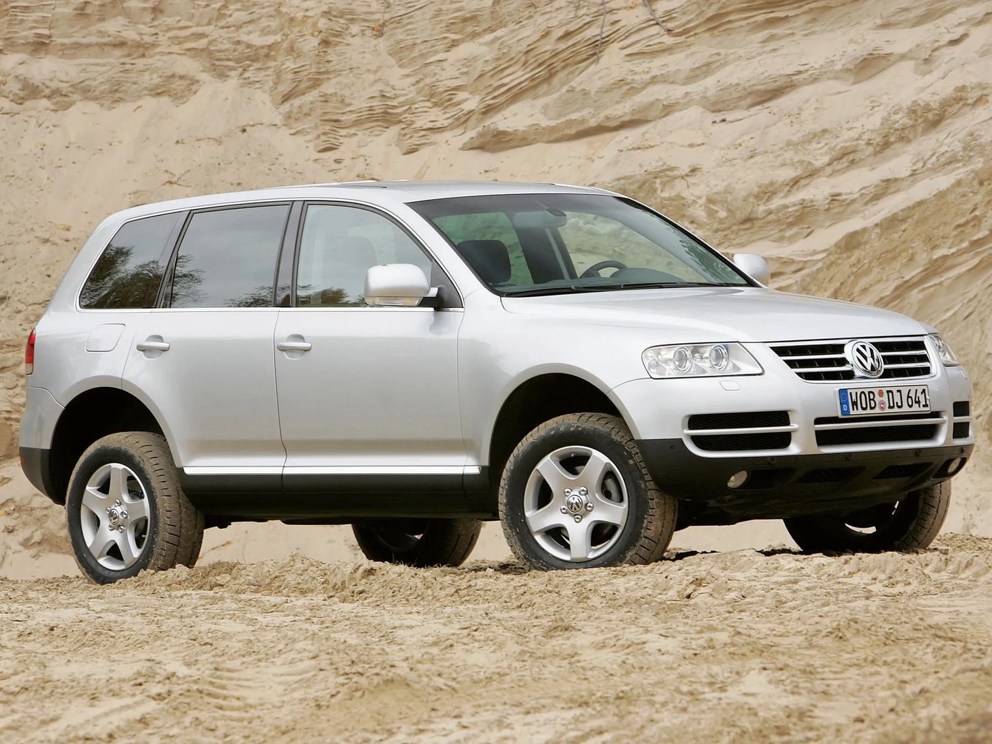 Volkswagen_Touareg_1_generation__SUV_5-doors__13.jpg