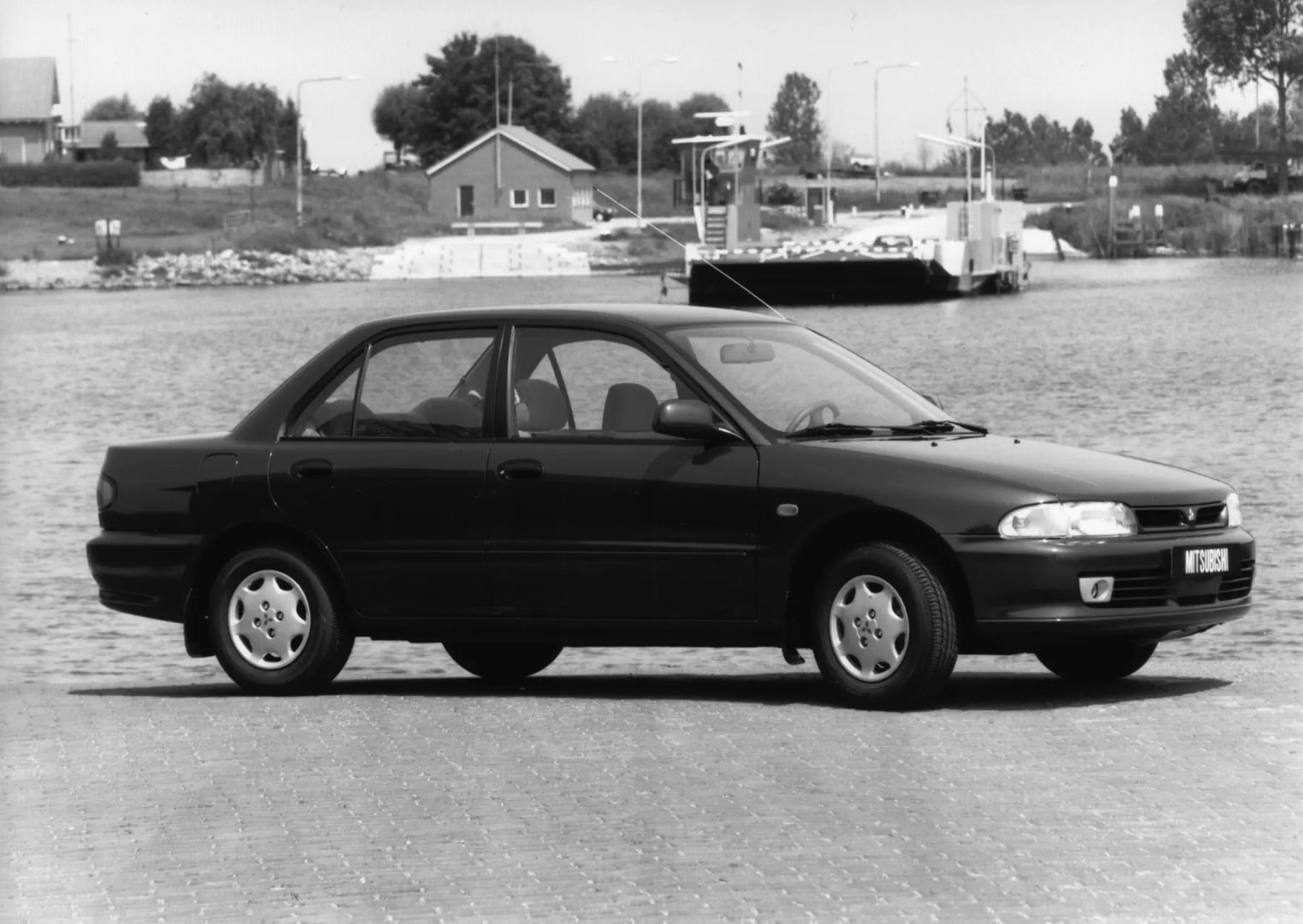 Mitsubishi_Lancer_7_generation__Sedan__3.jpg