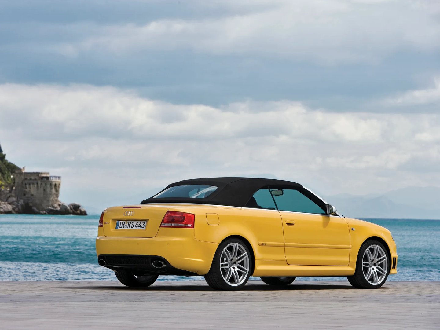 Audi_RS4_2_generation__Cabrio__7.jpg
