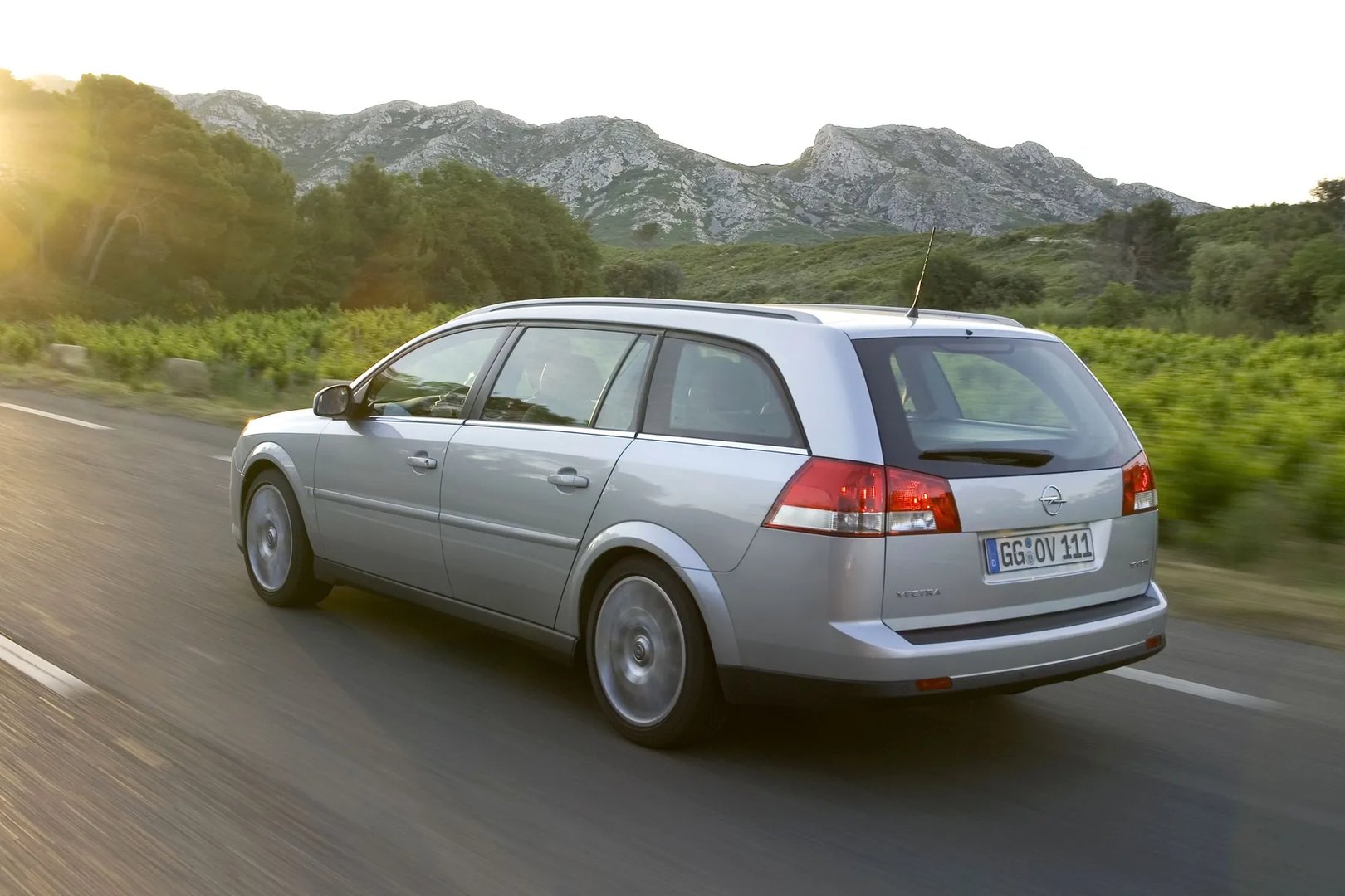 Opel_Vectra_3_generation_restyling__Estate_5-door__5.jpg