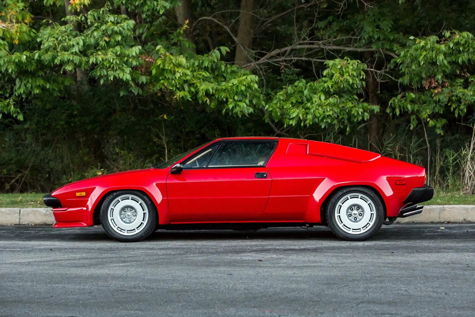 Lamborghini_Jalpa_1_generation__Targa__2.jpg