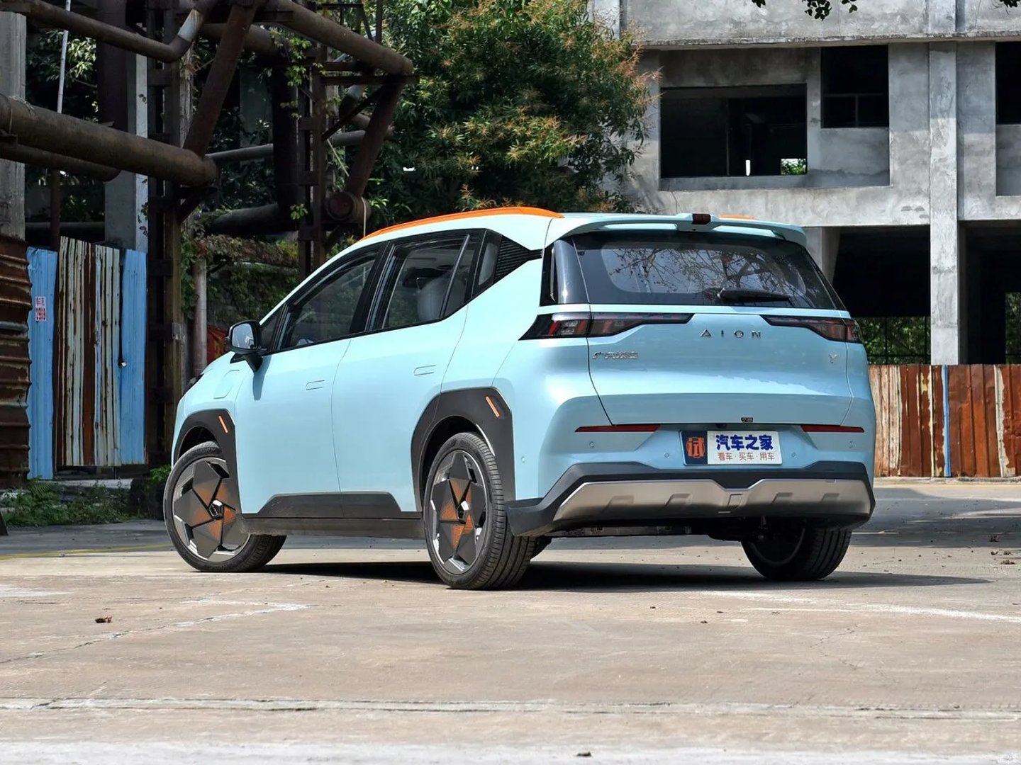 aion_Y_1_generation__Hatchback_5-door__5.jpg