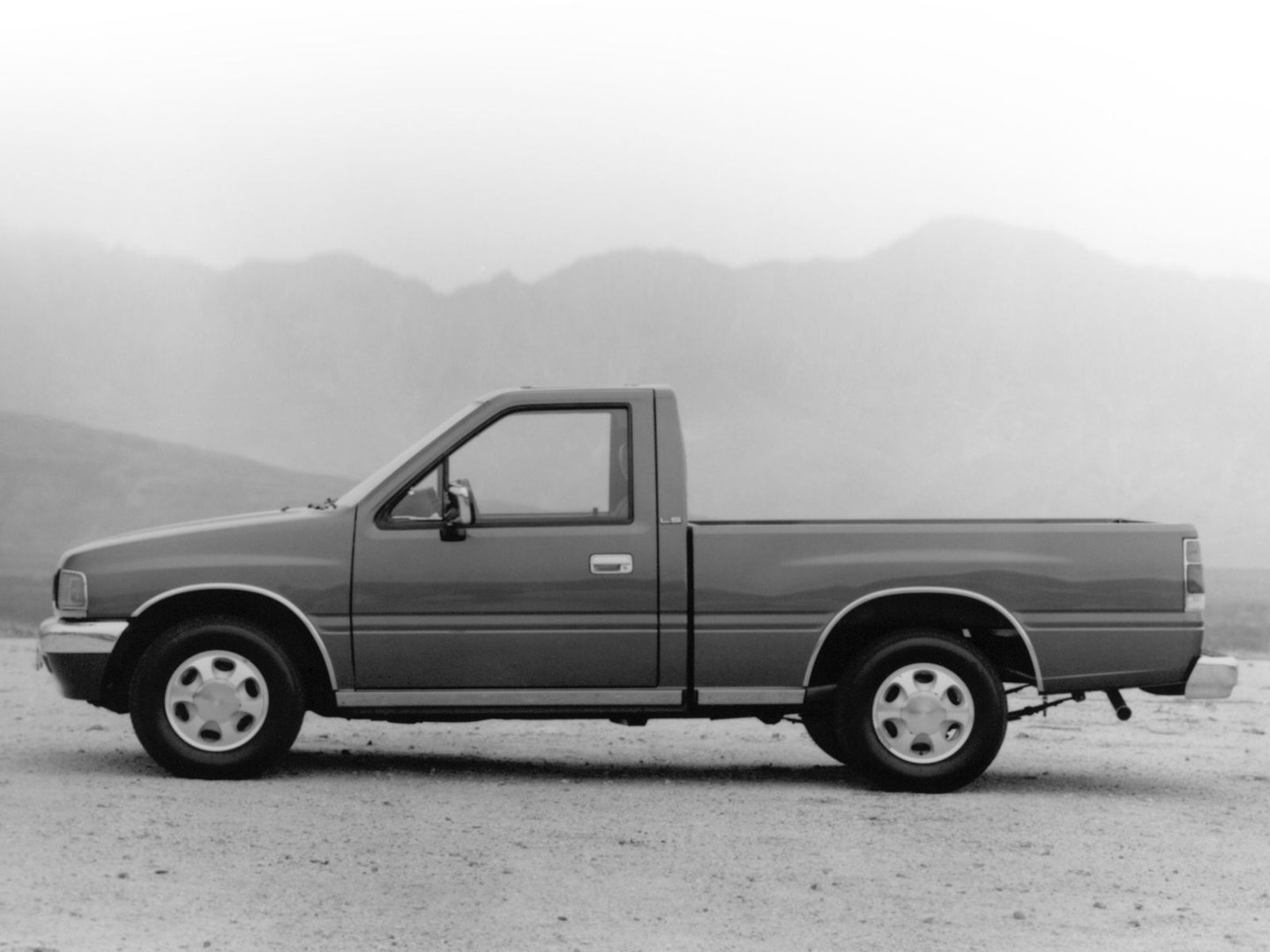 isuzu_KB_2_generation__Pickup_single-cab__5.jpg