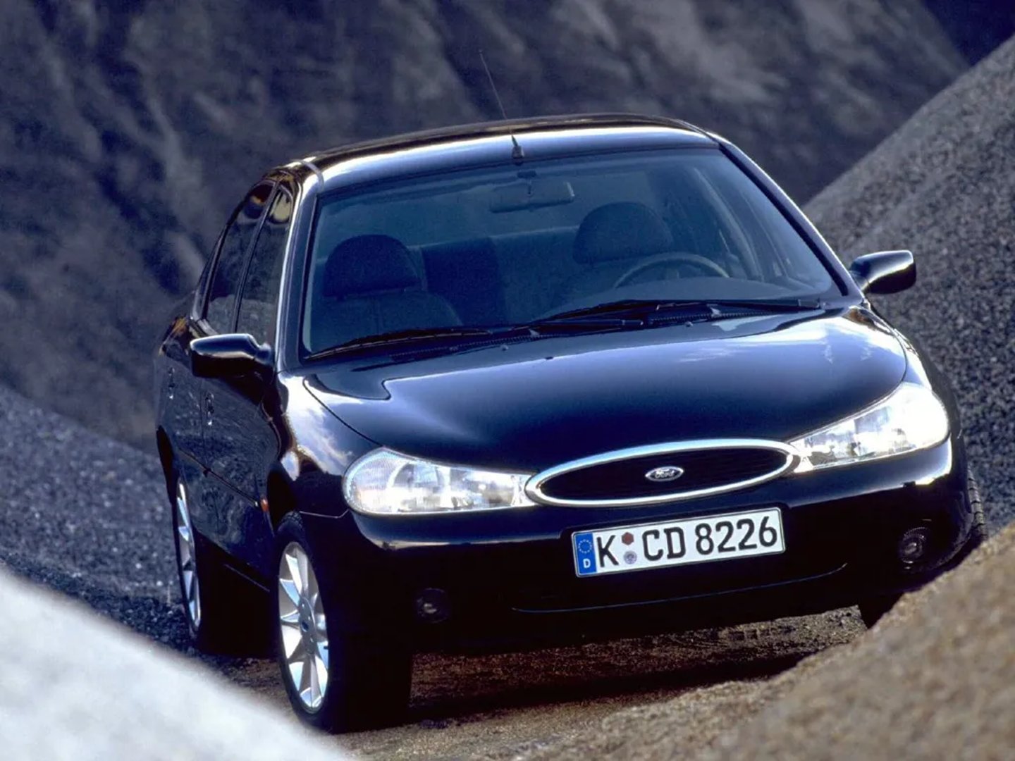 Ford Mondeo 2 generation  Sedan
