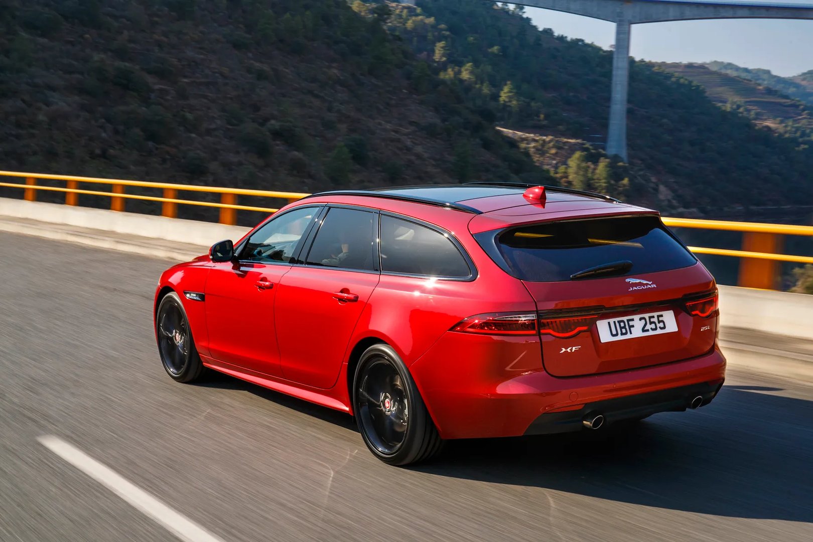 Jaguar_XF_2_generation__Estate_5-door__2.jpg