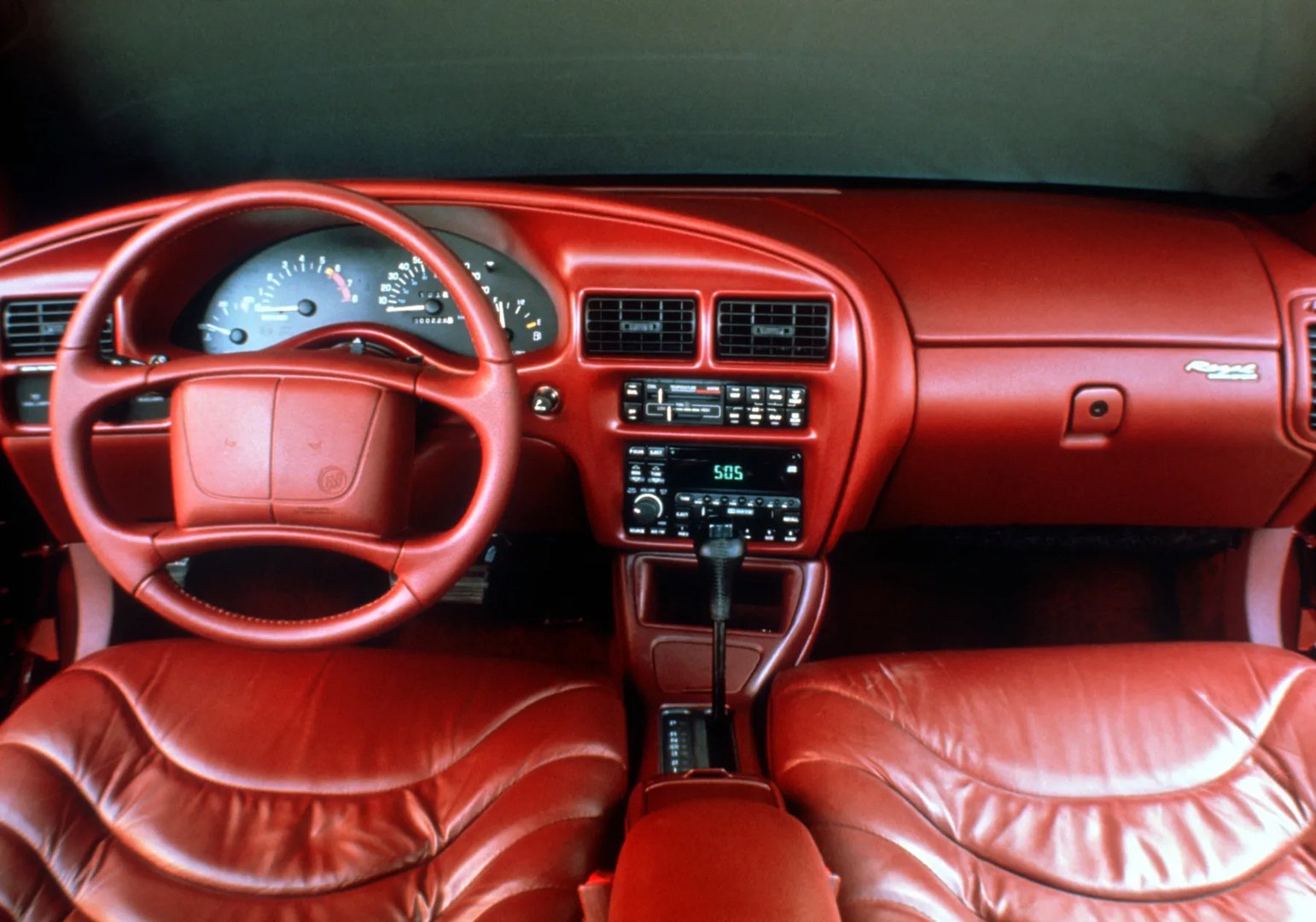 Buick_Regal_3_generation__Sedan__13.jpg