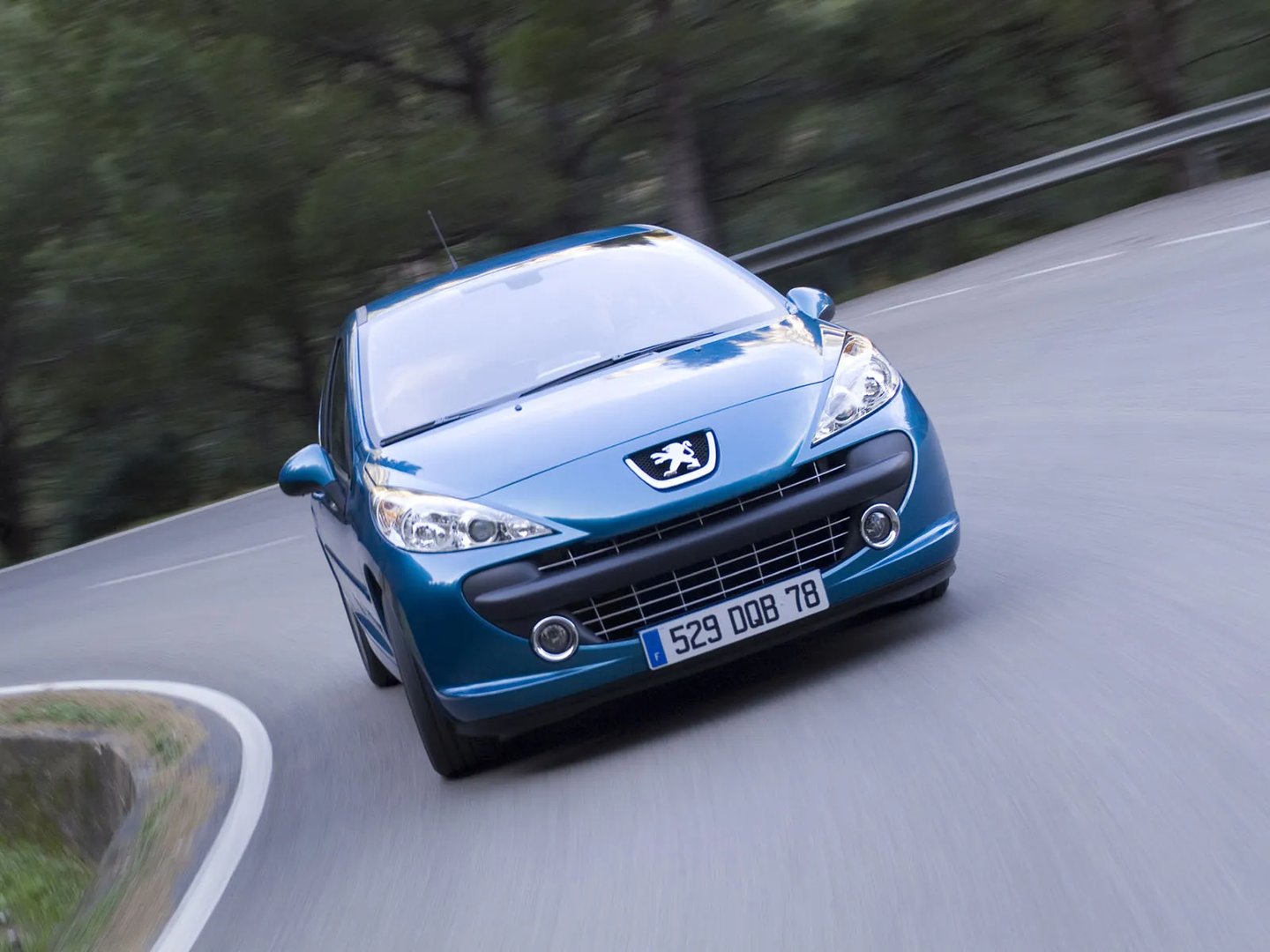 Peugeot_207_1_generation__Hatchback_3-door__2.jpg
