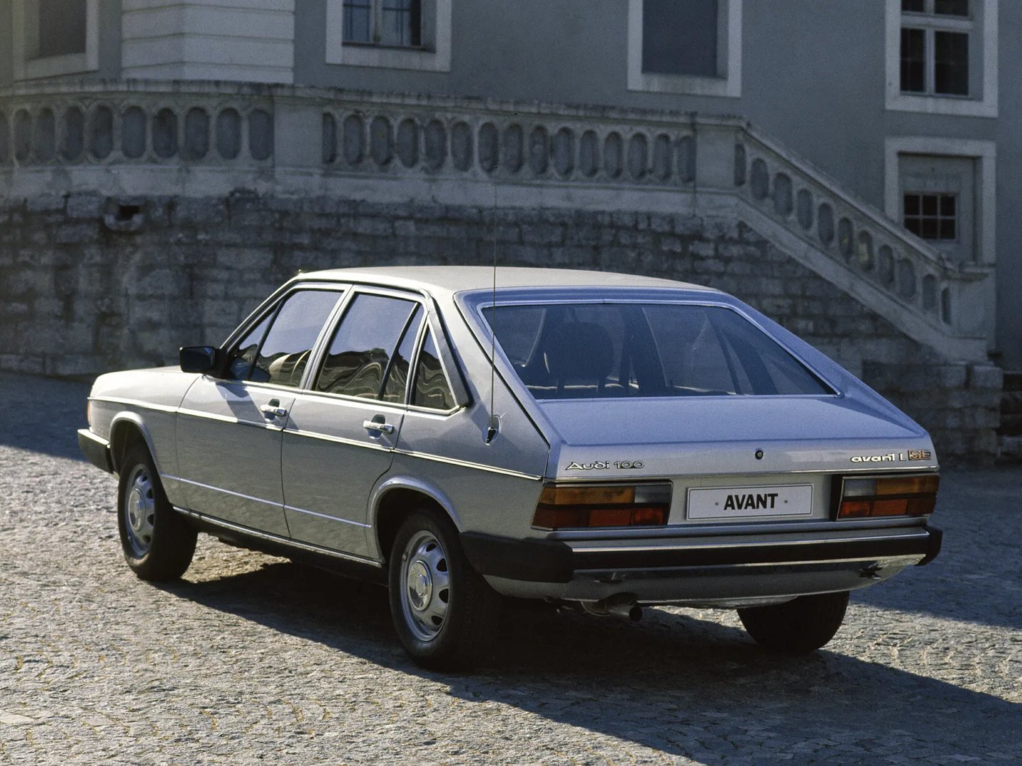 Audi_100_2_generation__Estate_5-door__2.jpg