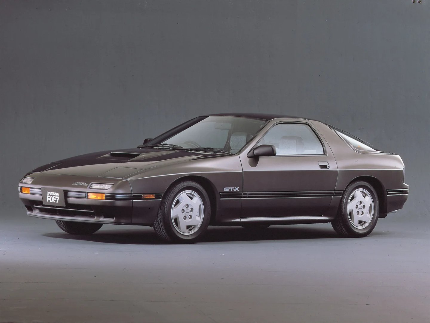 Mazda_RX-7_2_generation__Coupe__4.jpg