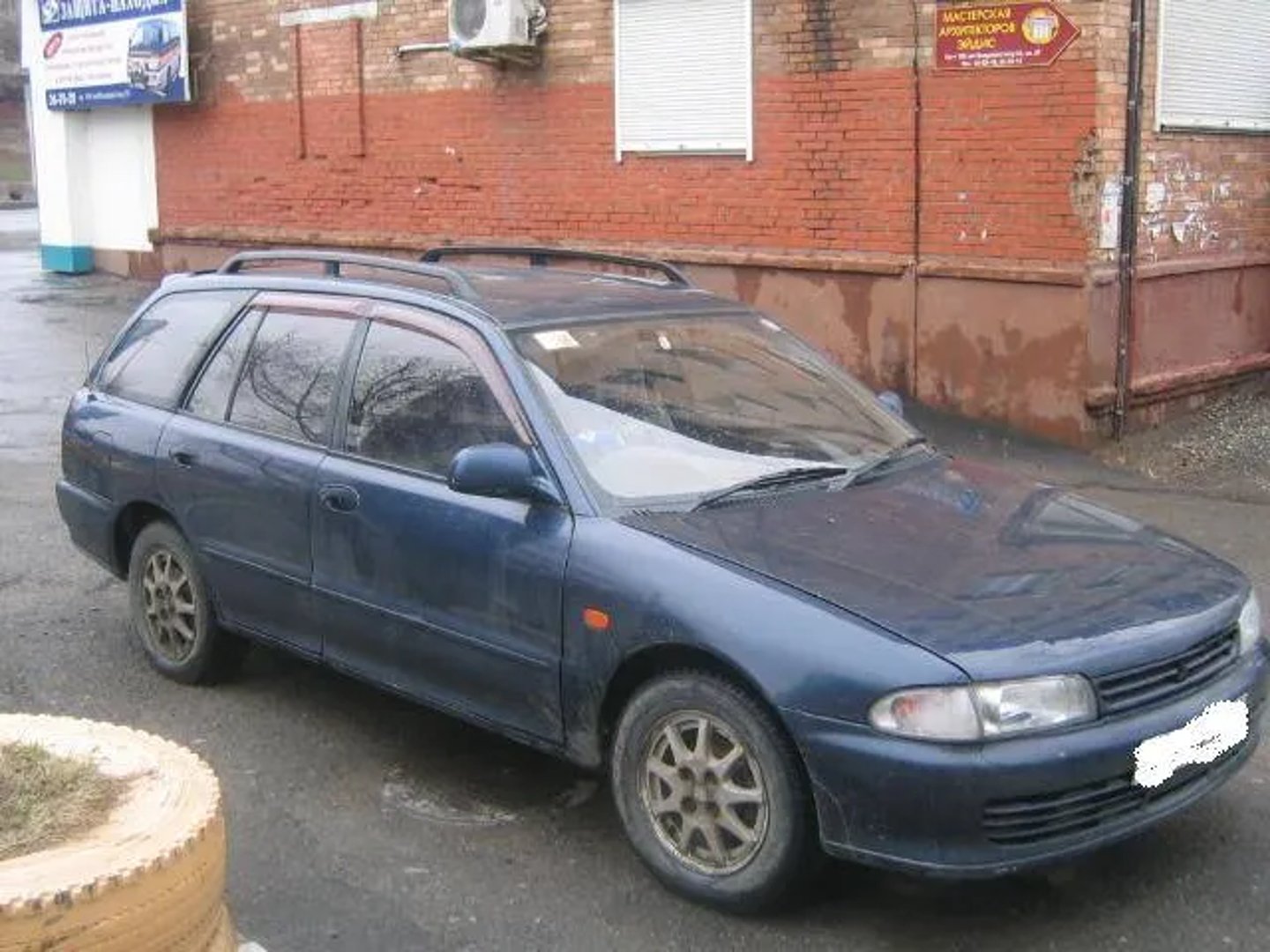 Mitsubishi_Libero_1_generation__Estate_5-door__1.jpg