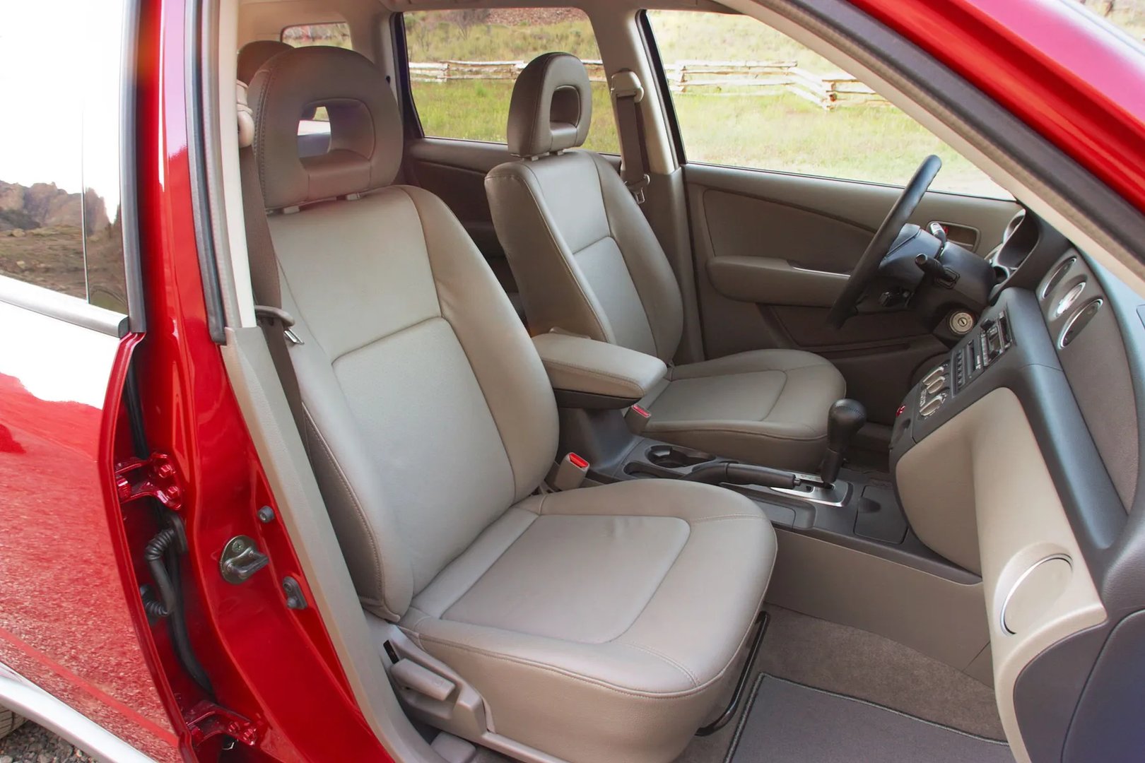 Mitsubishi_Outlander_1_generation__SUV_5-doors__11.jpg