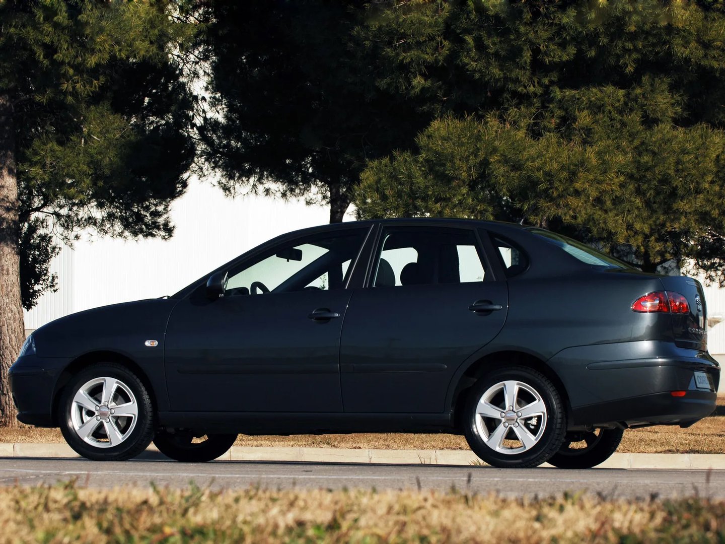 SEAT_Cordoba_2_generation_restyling__Sedan__3.jpg
