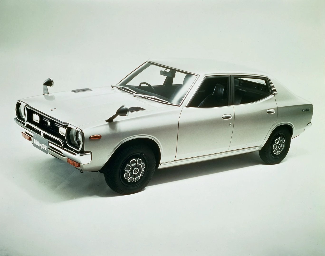 Nissan_Cherry_2_generation__Sedan__6.jpg