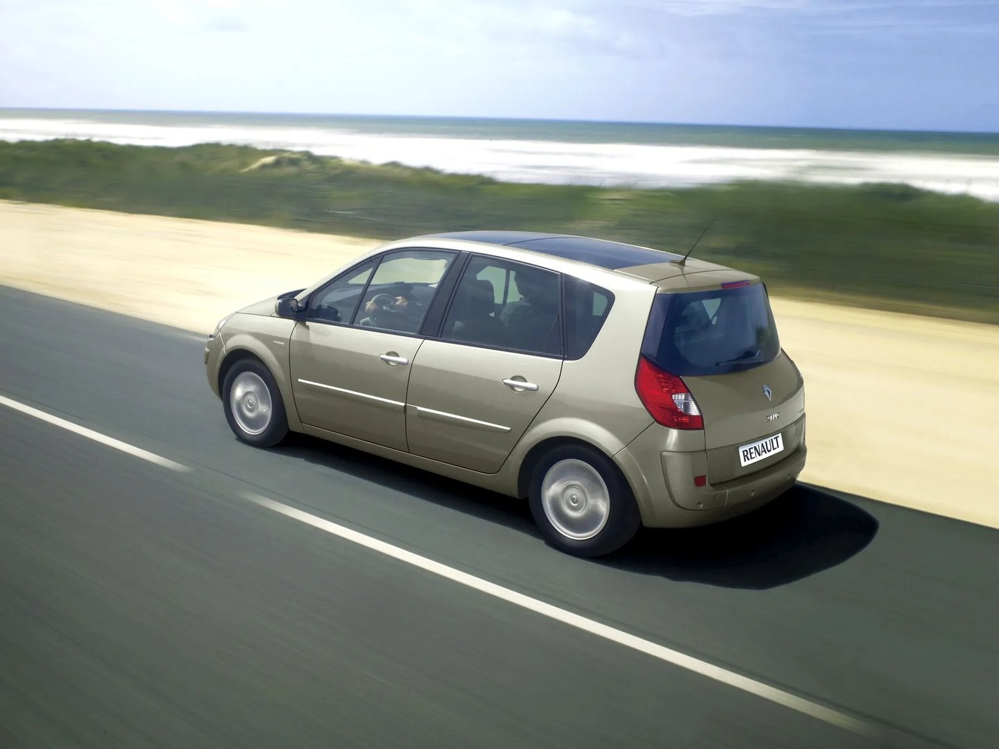 Renault_Scenic_2_generation_restyling__Compact_Van__3.jpg