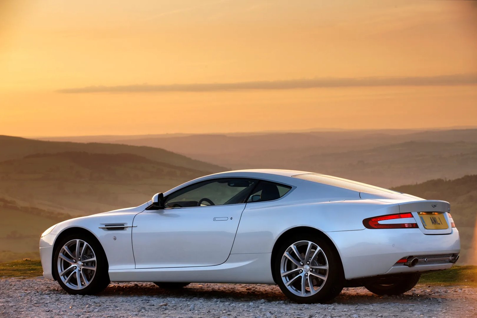Aston Martin_DB9_1_generation_restyling__Coupe__9.jpg