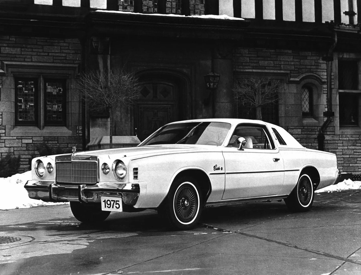 Chrysler_Cordoba_1_generation__Coupe__7.jpg