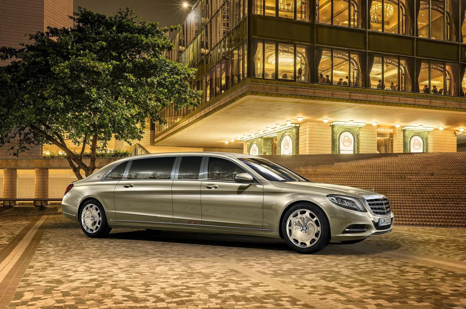Maybach_S-class_1_generation__Limousine__9.jpg