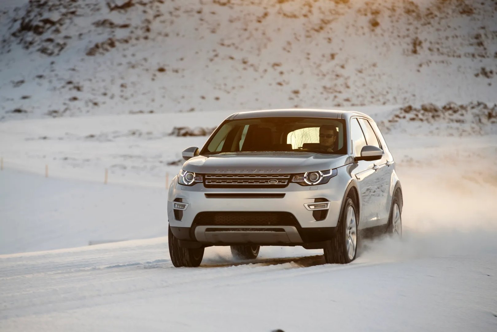 Land Rover_Discovery_Sport_1_generation__SUV_5-doors__2.jpg