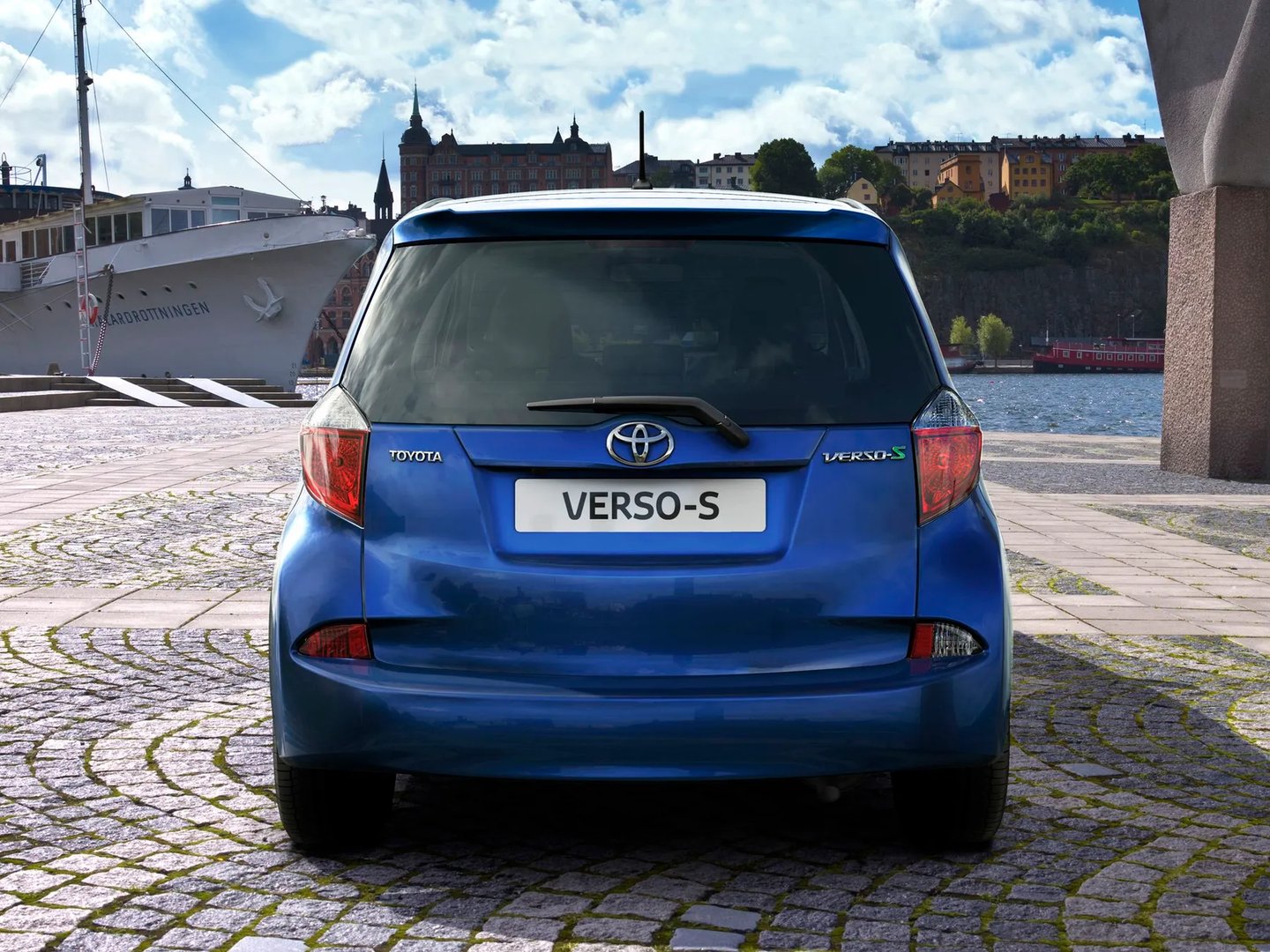 Toyota_Space_Verso_1_generation__Mini_5-doors__12.jpg
