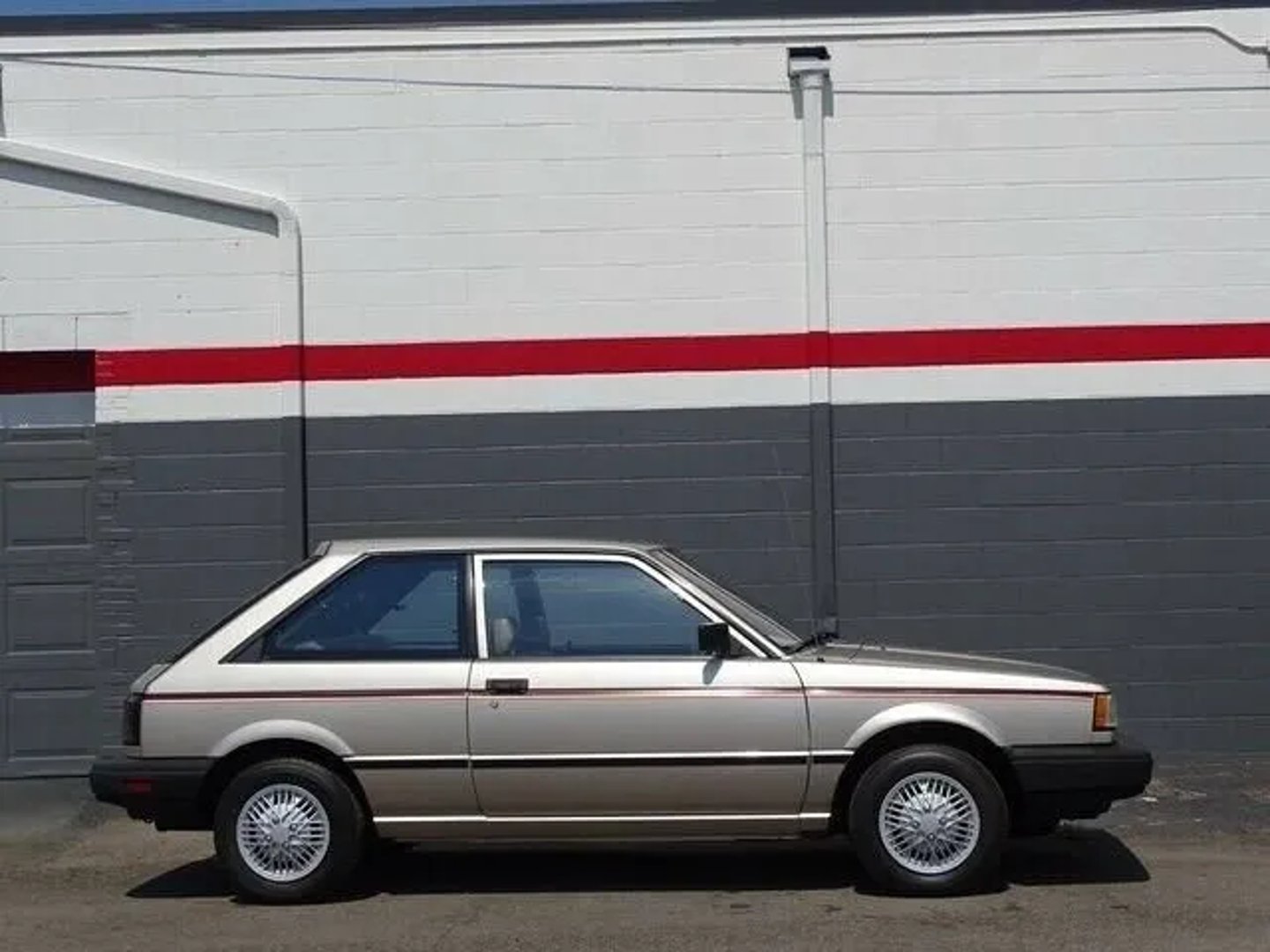 Nissan_Sentra_2_generation__Hatchback_3-door__2.jpg