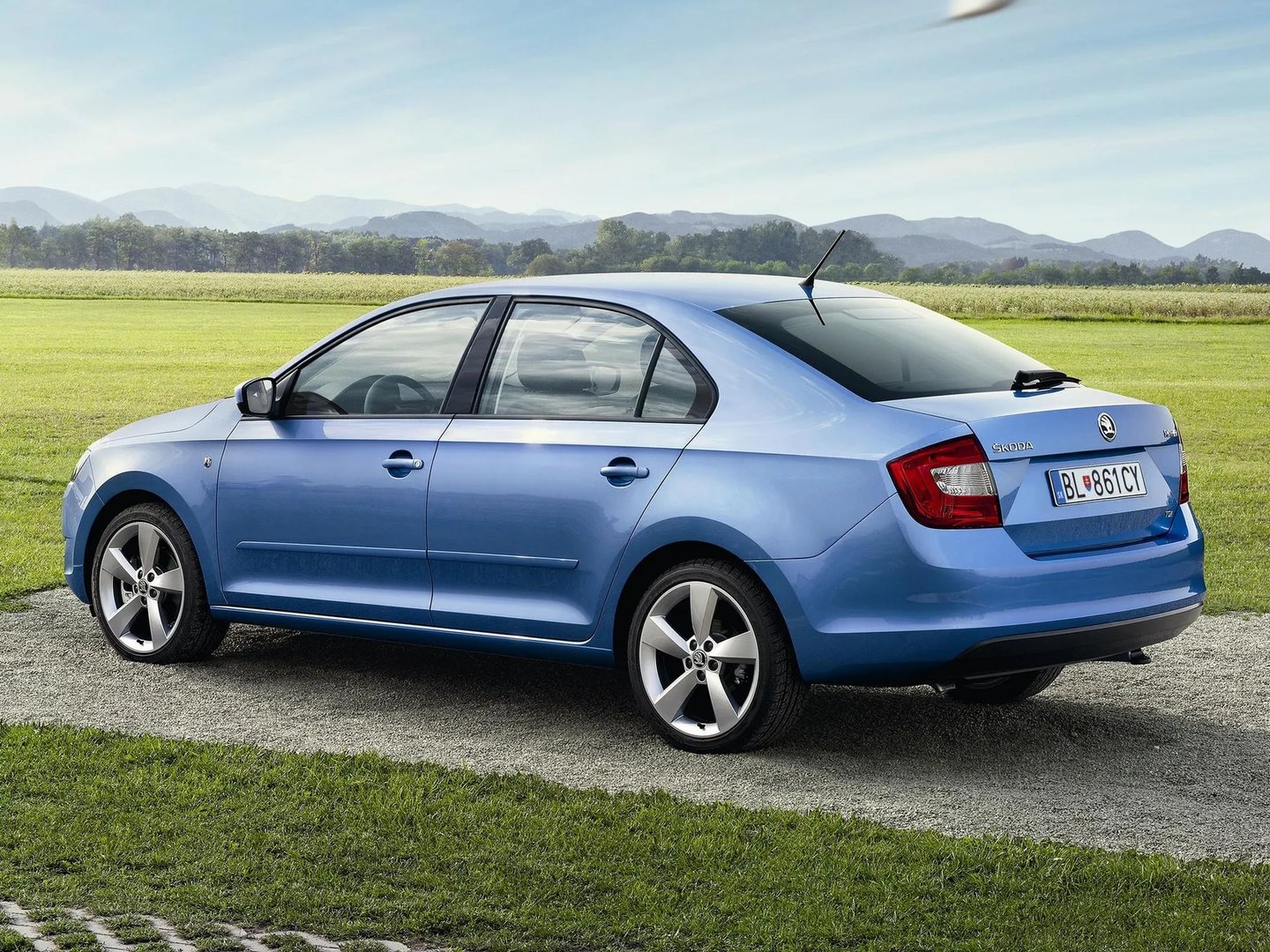 Skoda_Rapid_1_generation__Liftback__4.jpg