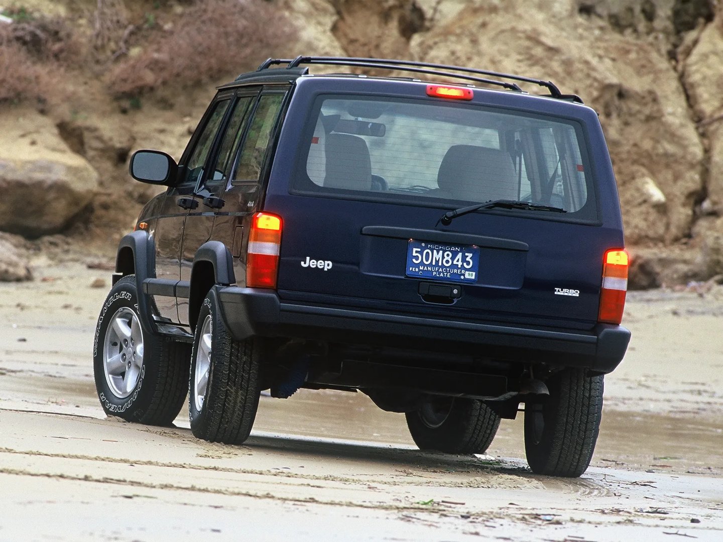 Jeep_Cherokee_2_generation_restyling__SUV_5-doors__2.jpg