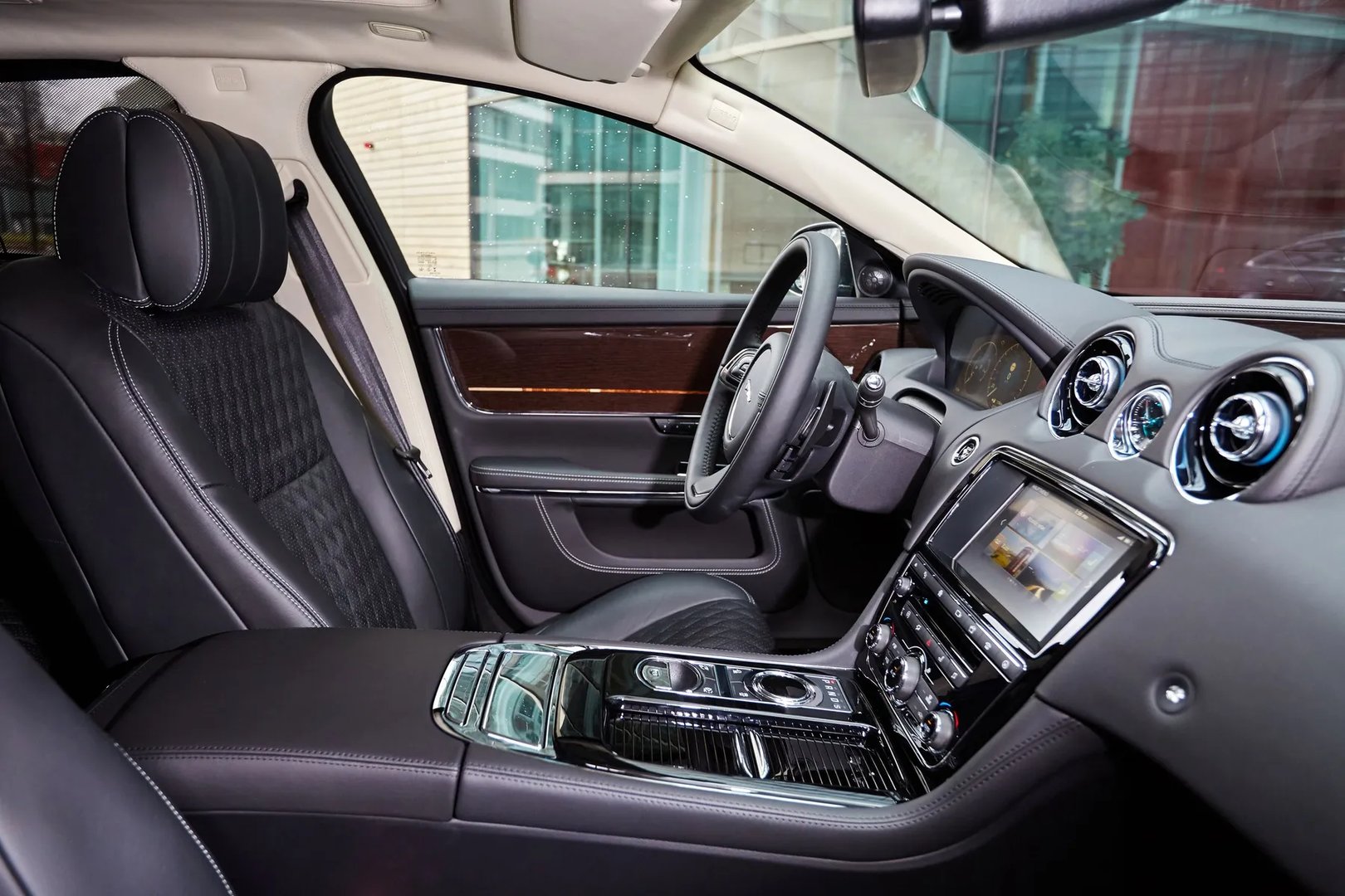 Jaguar_XJ_4_generation_restyling__Sedan__10.jpg