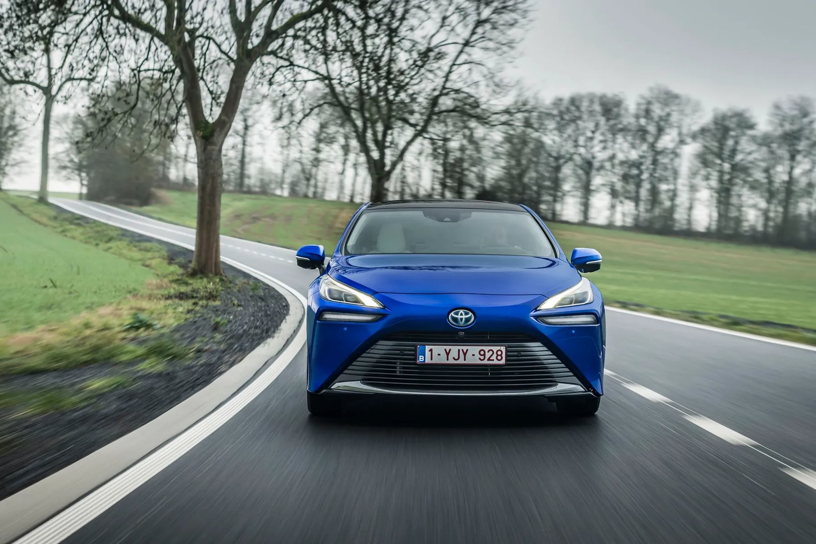 Toyota_Mirai_2_generation__Sedan__6.jpg