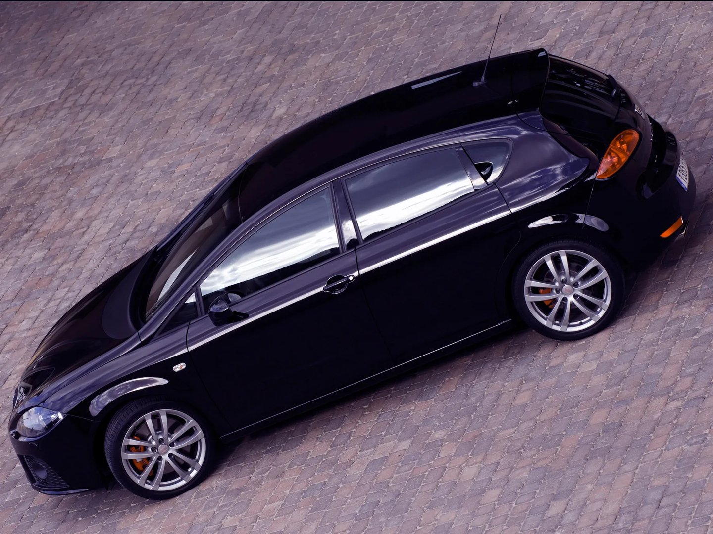 SEAT_Leon_Cupra_2_generation__Hatchback_5-door__4.jpg
