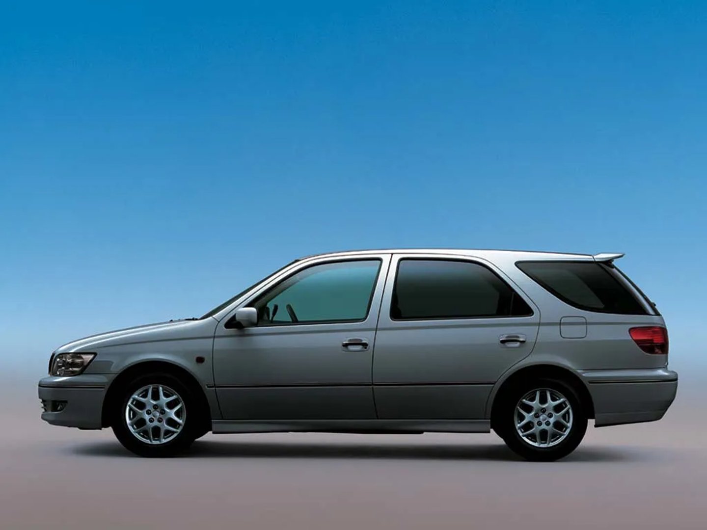 Toyota_Vista_5_generation__Estate_5-door__2.jpg