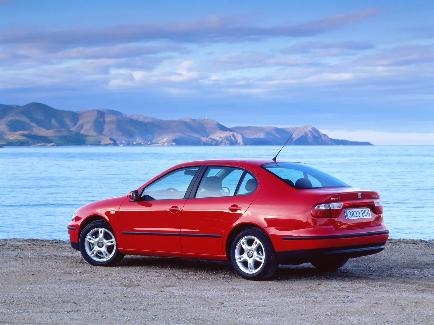 SEAT_Toledo_2_generation__Sedan__2.jpg