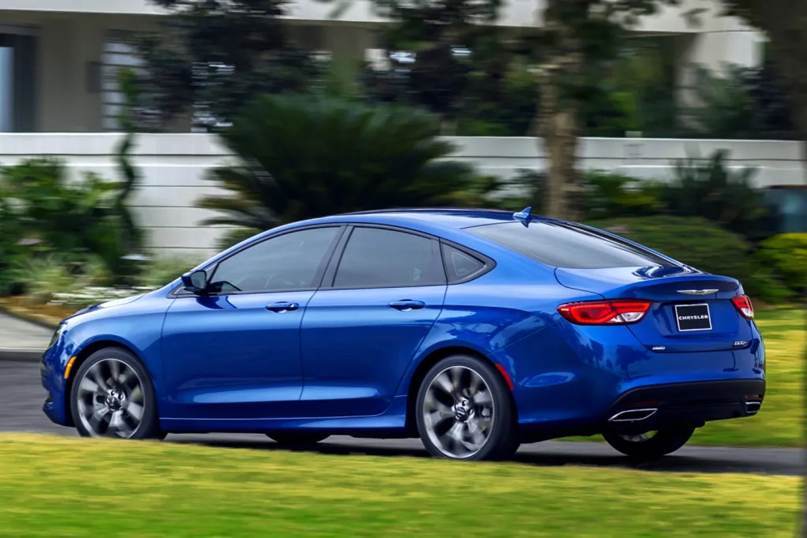Chrysler_200_2_generation__Sedan__6.jpg